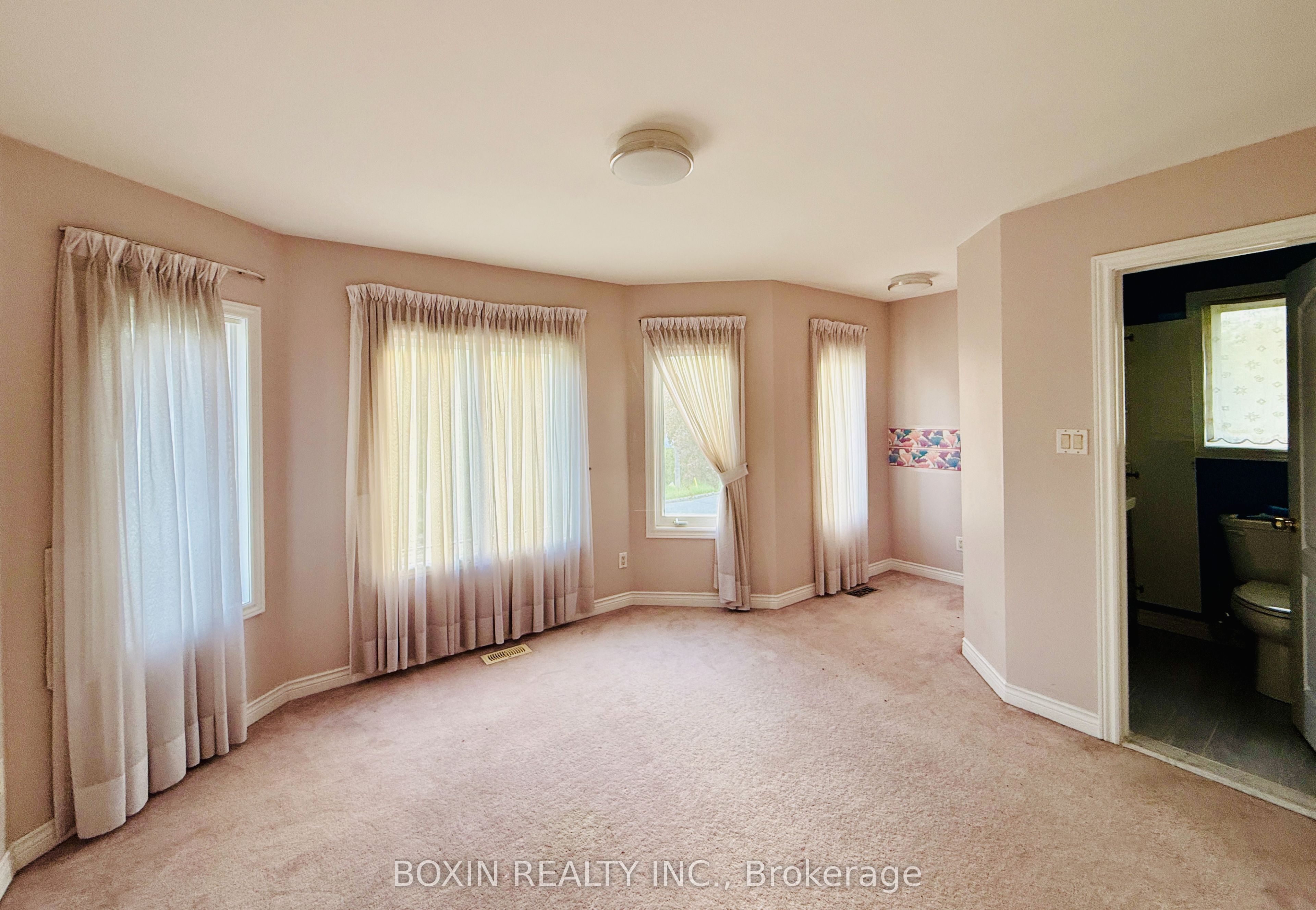 1 Adirondack Gate Room 1, Toronto, ON M1T 3E6 photo 3