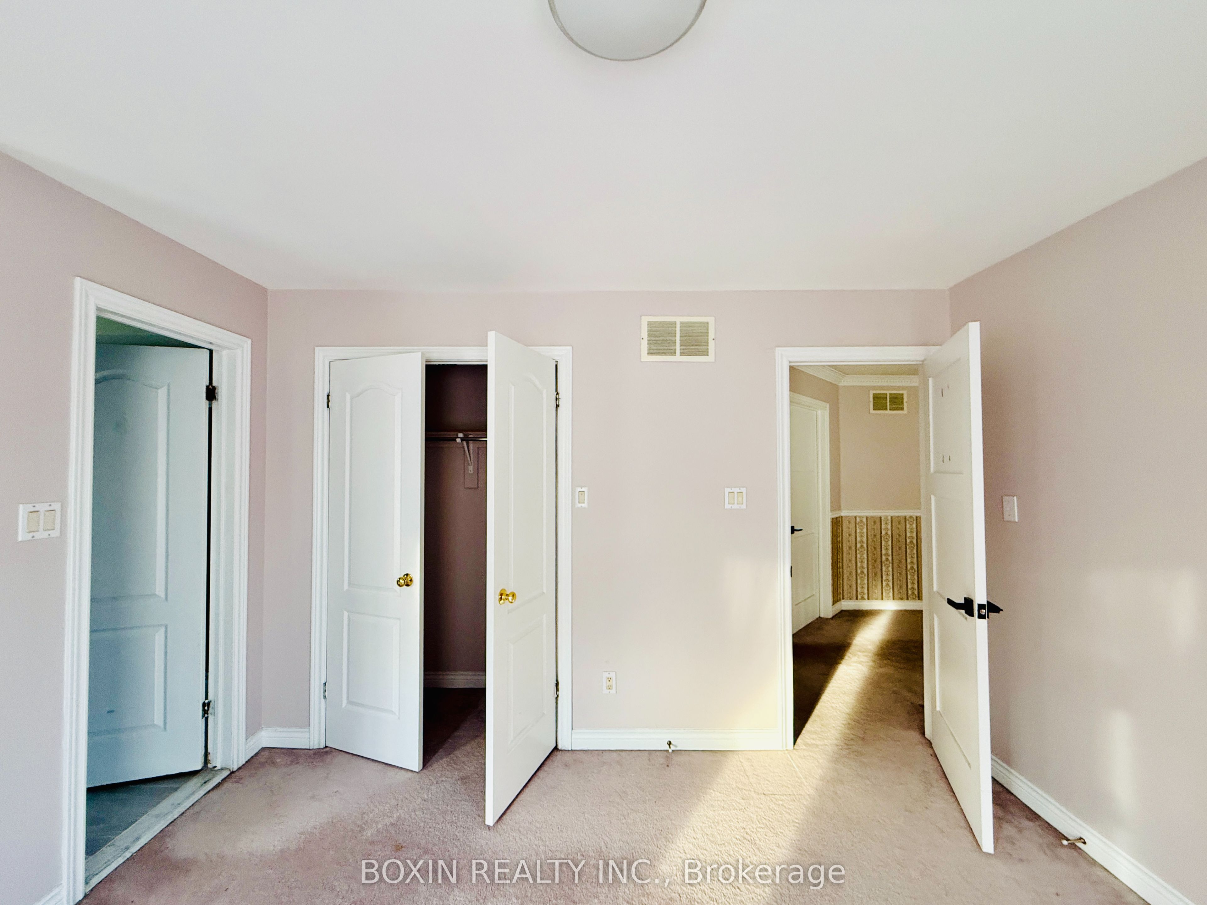 1 Adirondack Gate Room 1, Toronto, ON M1T 3E6 photo 4