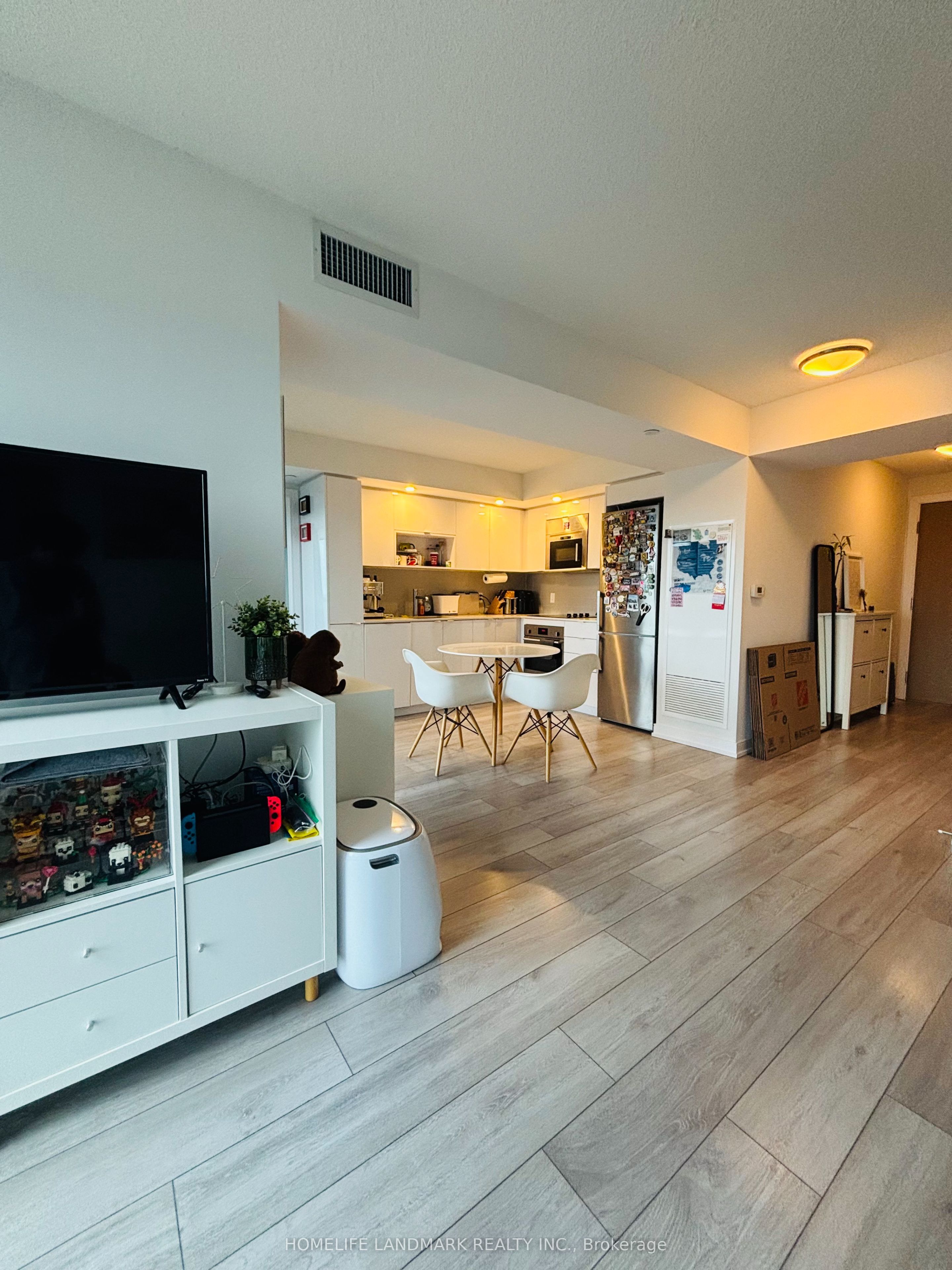 225 Village Green Square 1809, Toronto, ON M1S 0N4 photo 2