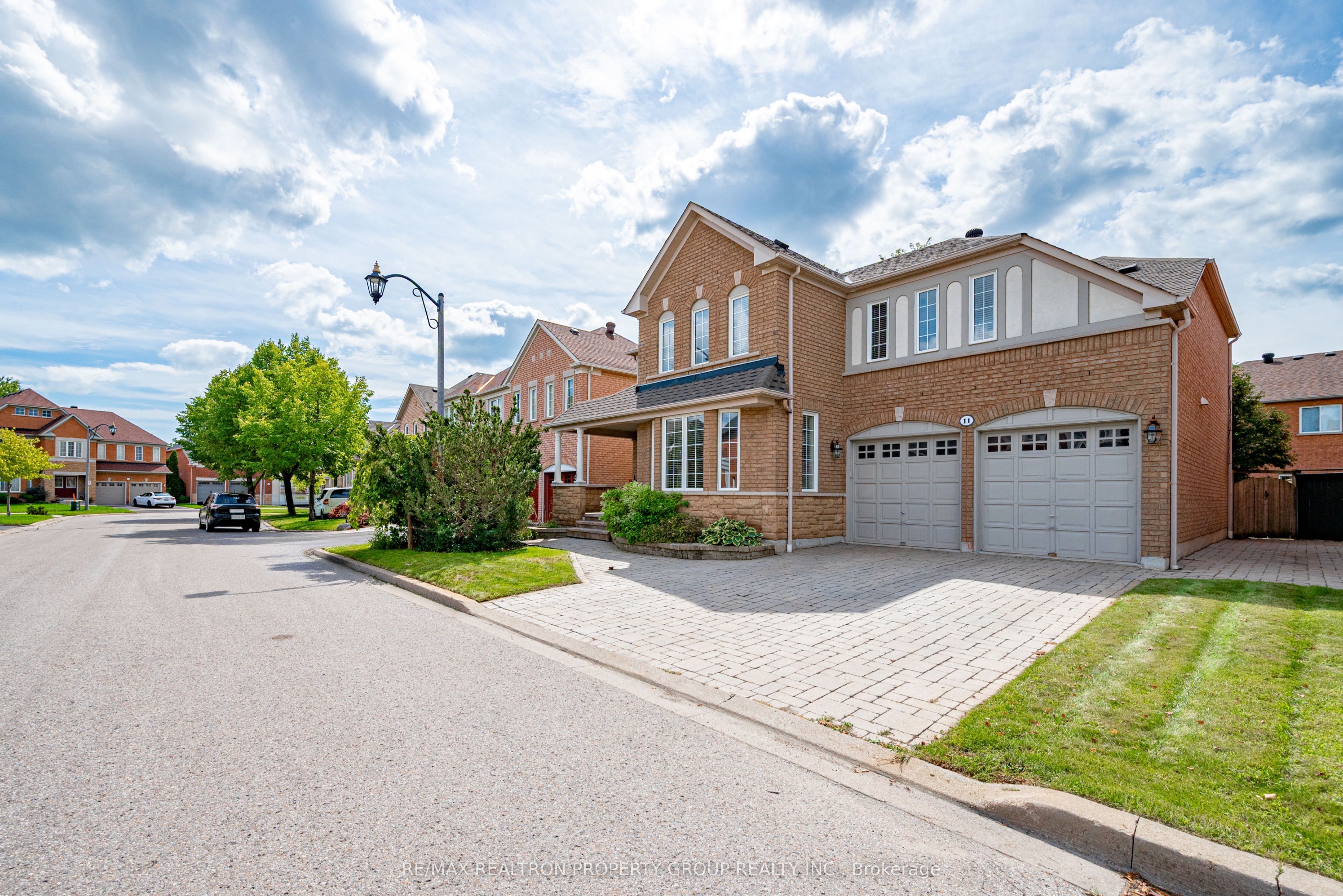 11 Montebello Crescent, Ajax, ON L1T 4M8 photo 2