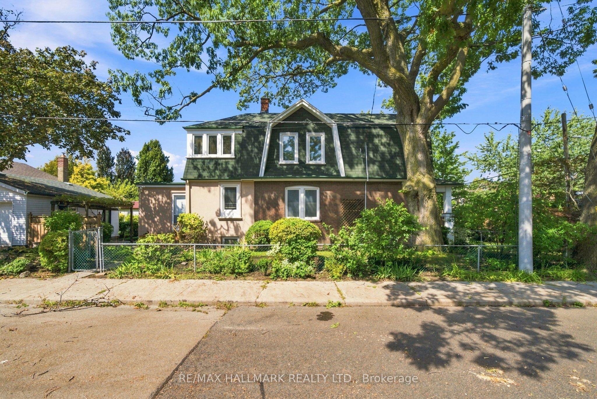 104 Chisholm Avenue, Toronto, ON M4C 4V7 photo 2