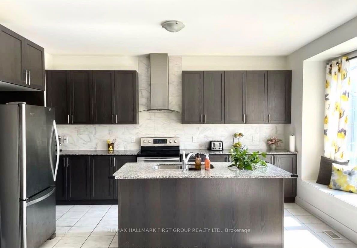 17 Micklefield Avenue, Whitby, ON L1P 0C2 photo 2