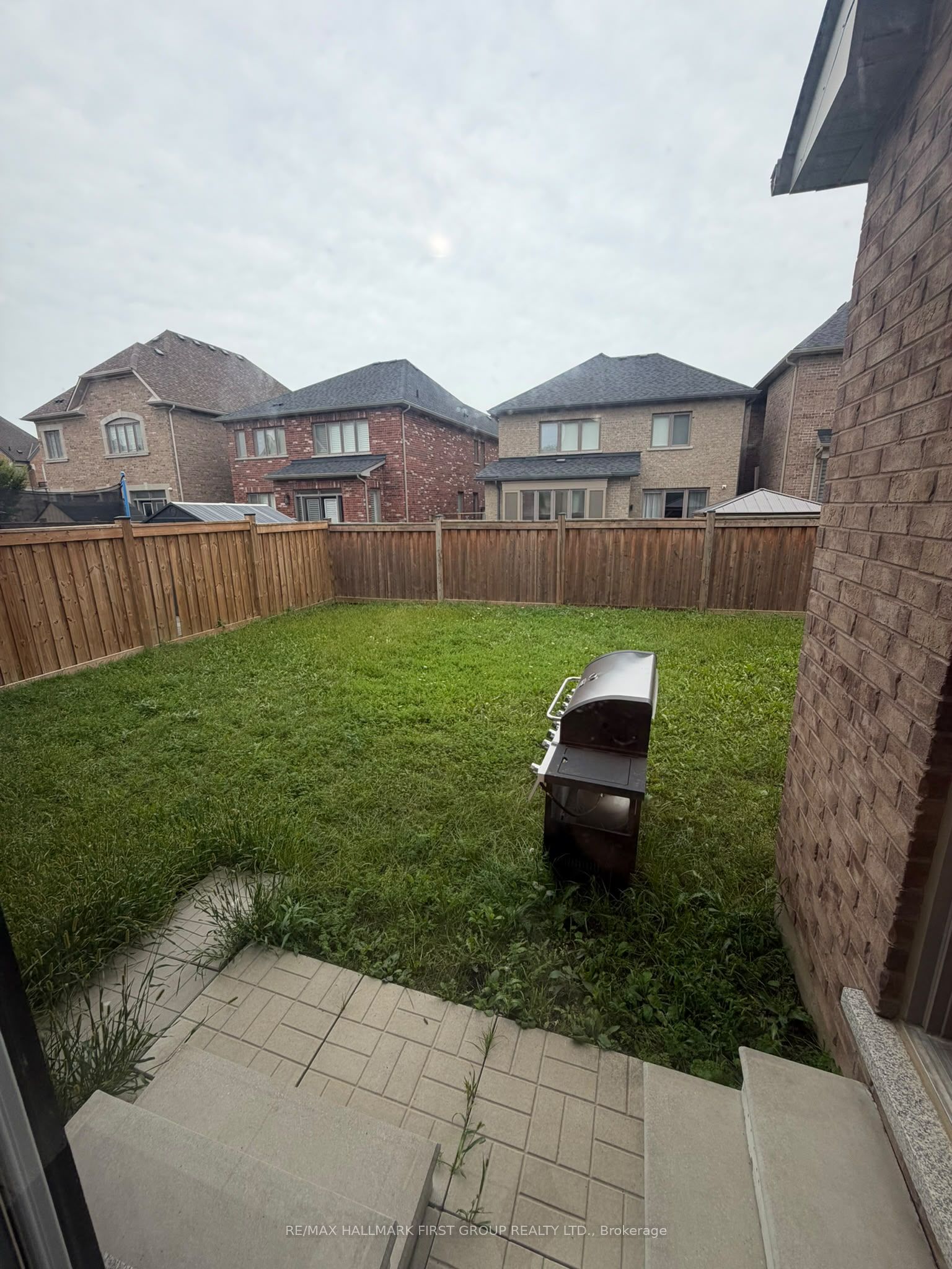 17 Micklefield Avenue, Whitby, ON L1P 0C2 photo 3
