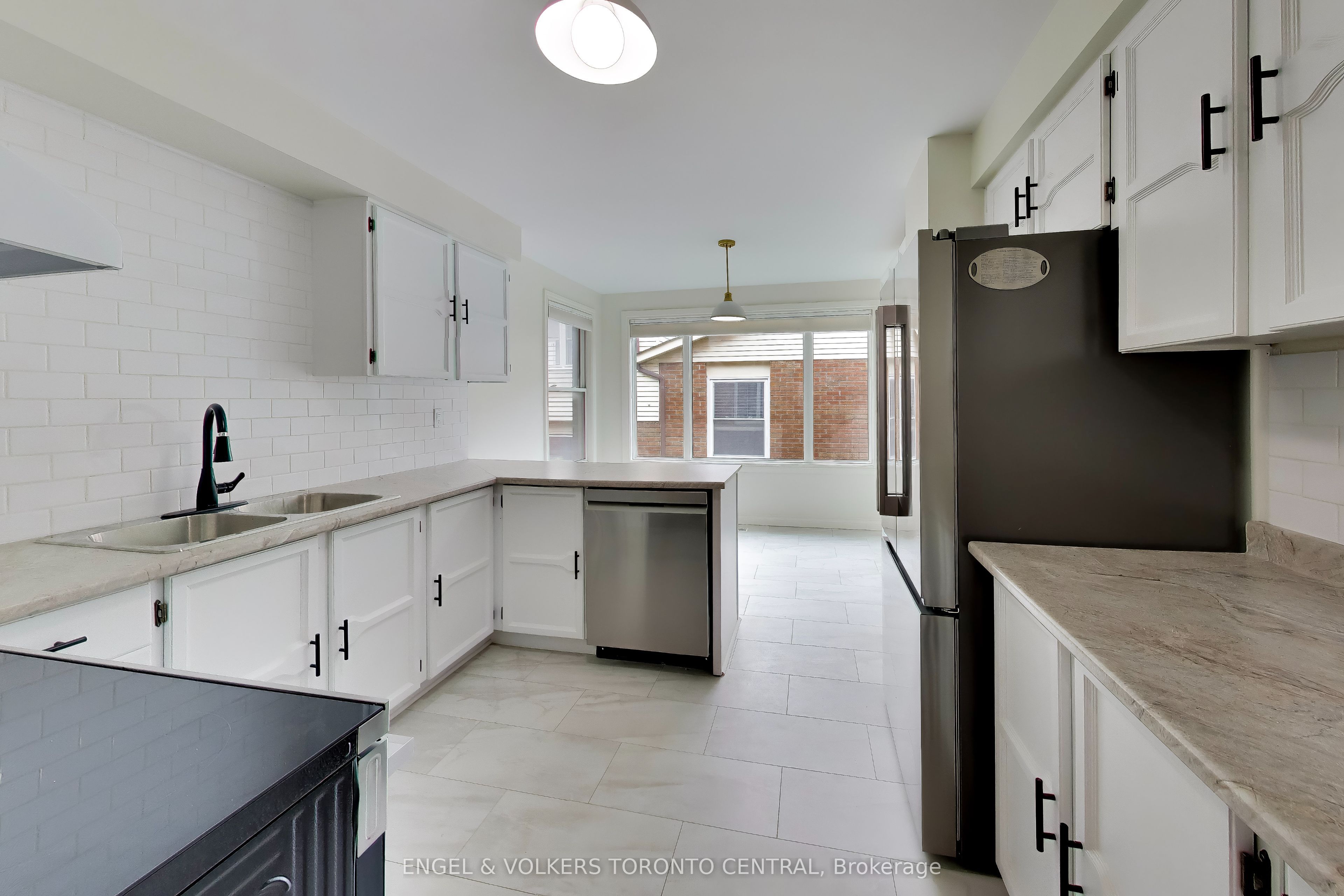68 Hawley Crescent, Whitby, ON L1N 6V9 photo 4