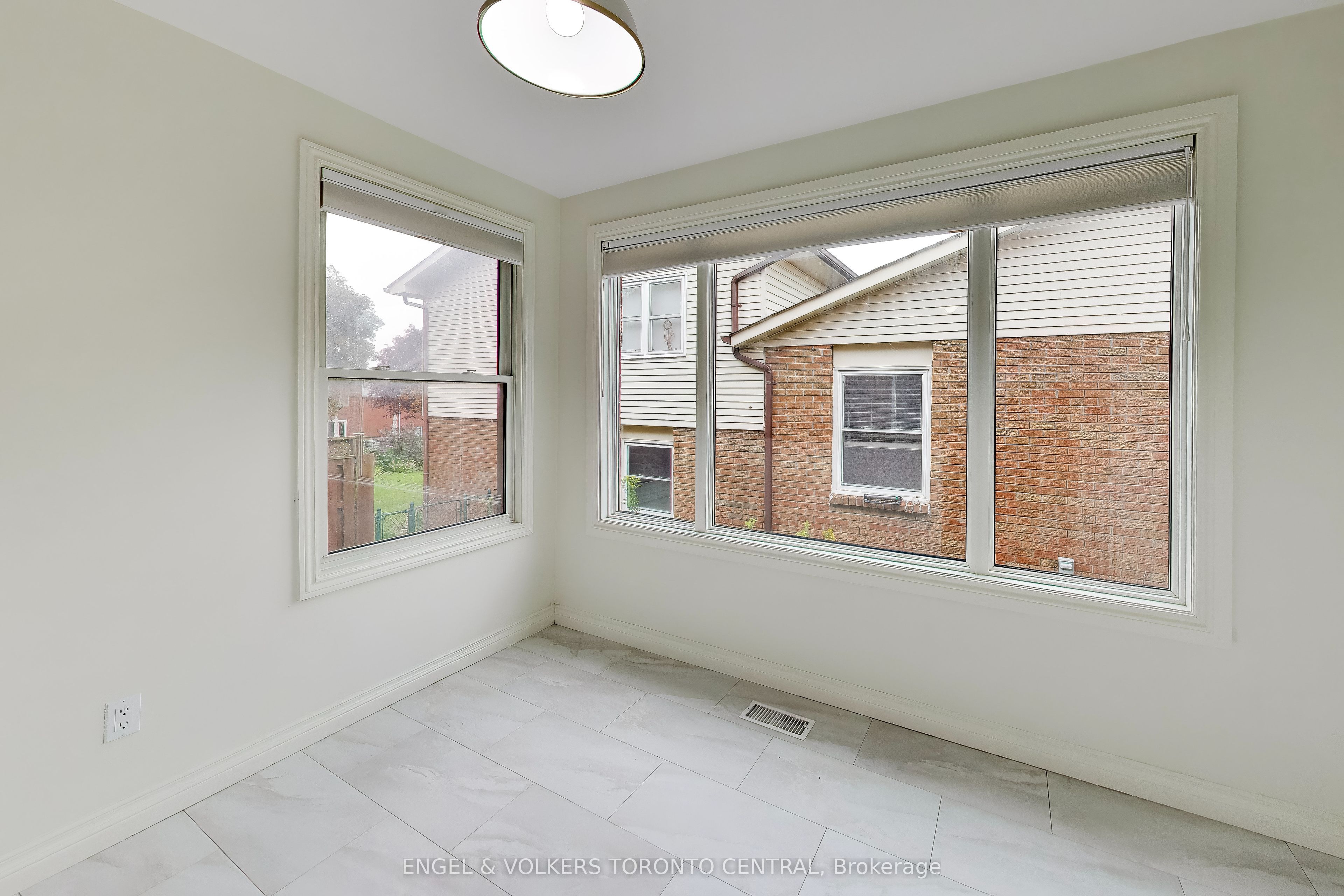 68 Hawley Crescent, Whitby, ON L1N 6V9 photo 5