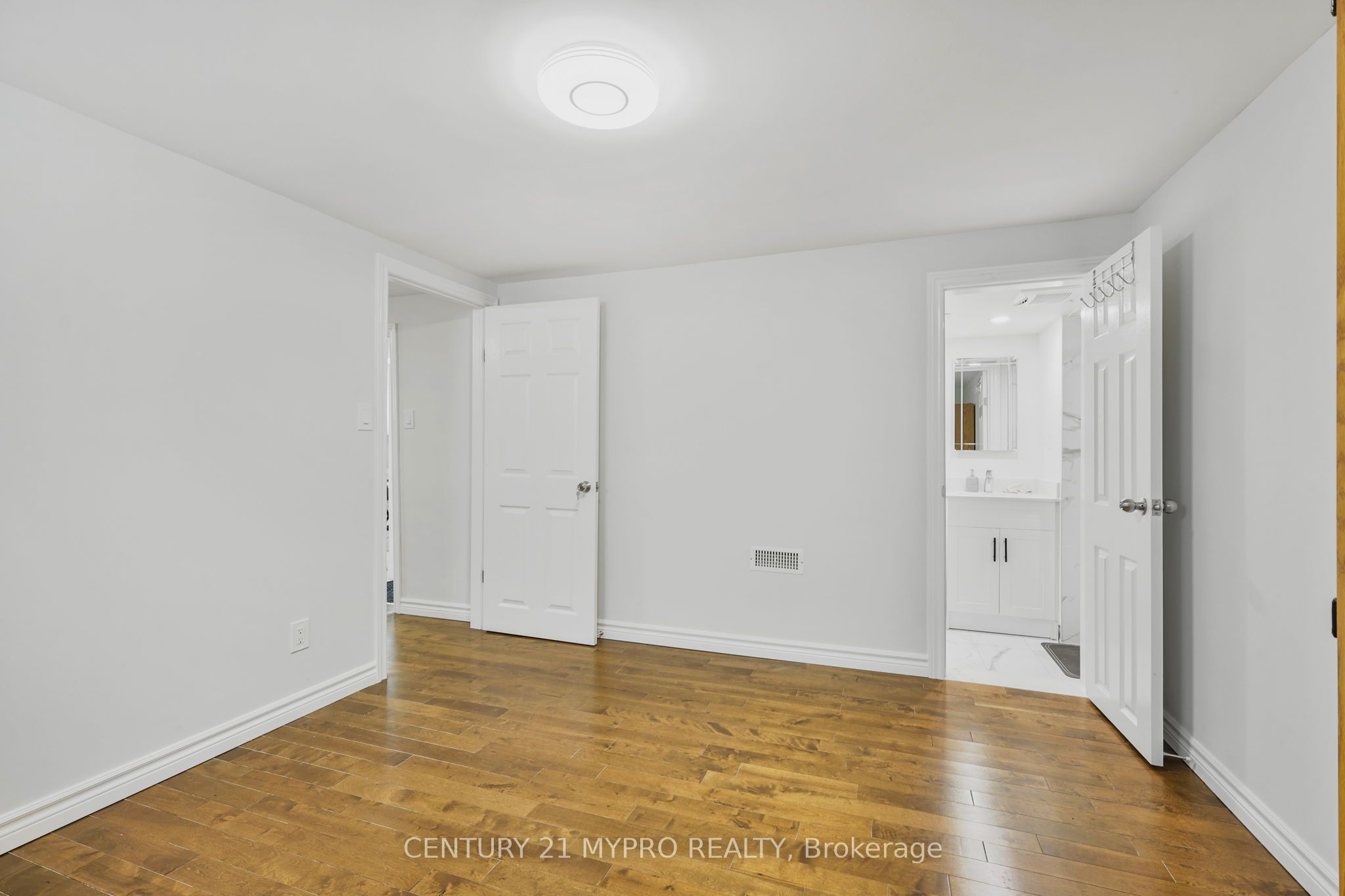 BSMT 351 Conant Street, Oshawa, ON L1H 3S8 photo 2