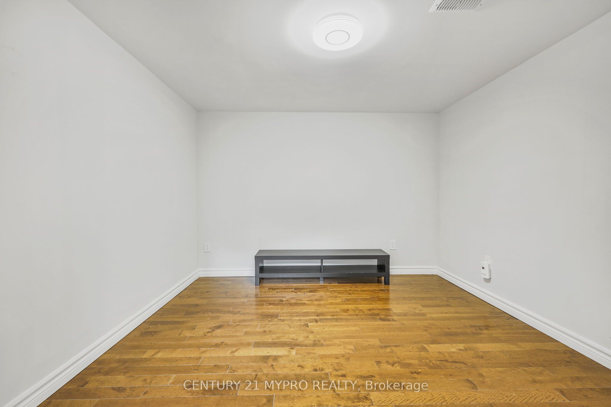 BSMT 351 Conant Street, Oshawa, ON L1H 3S8 photo 3