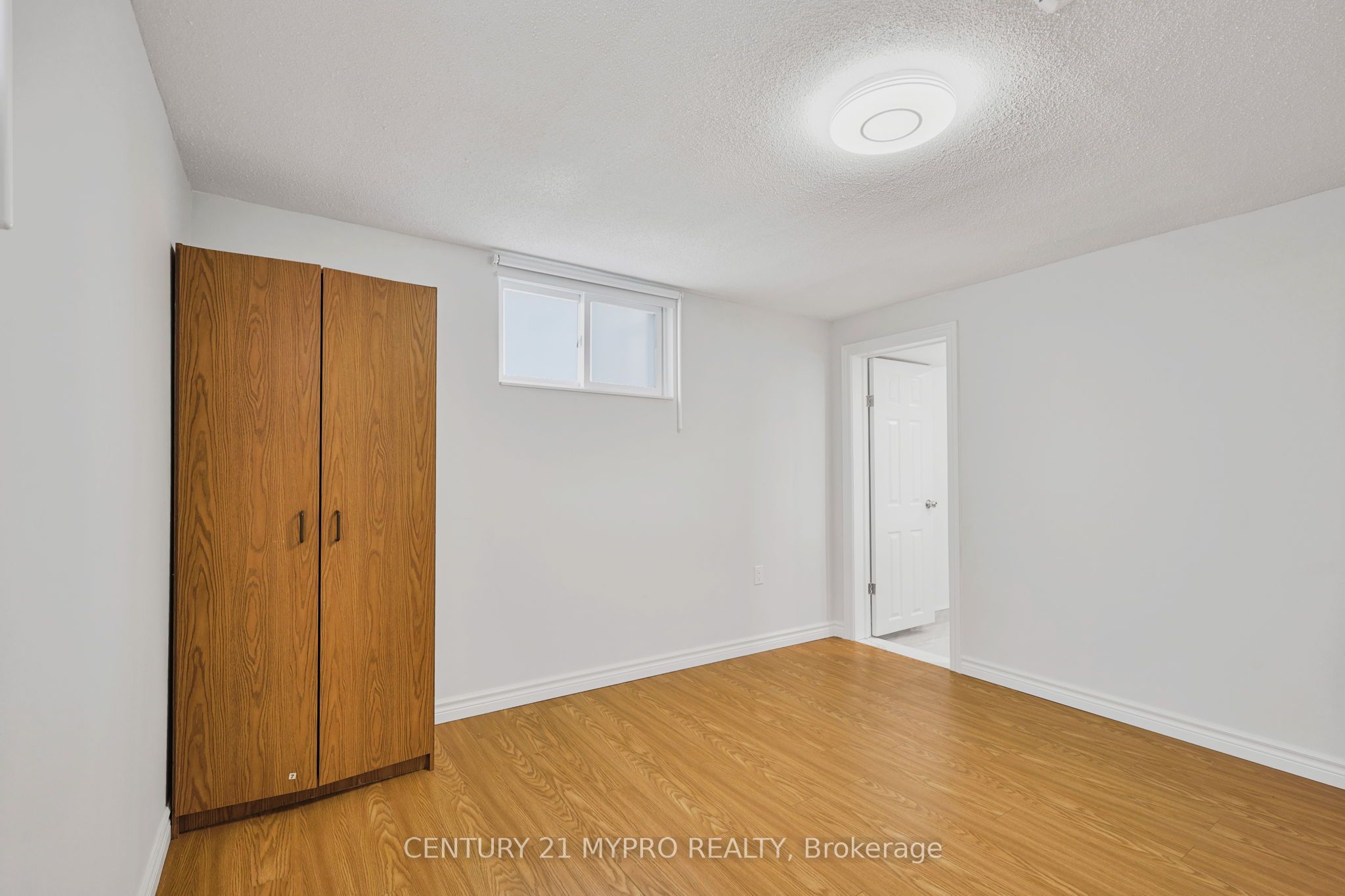 BSMT 351 Conant Street, Oshawa, ON L1H 3S8 photo 4