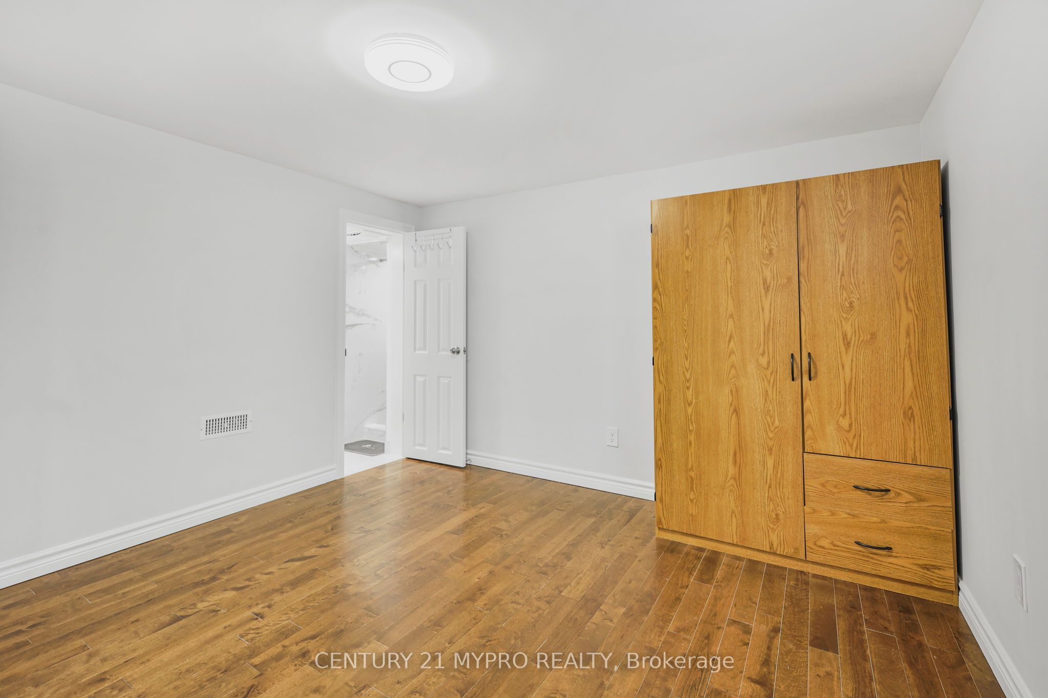 BSMT 351 Conant Street, Oshawa, ON L1H 3S8 photo 5