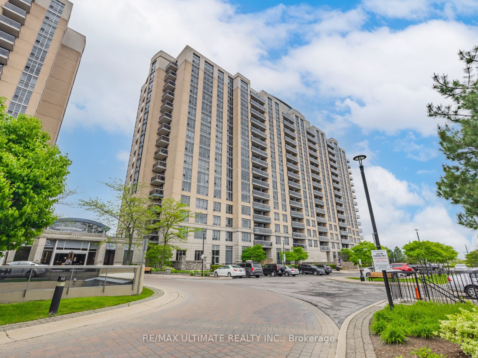 18 Mondeo Drive 1229, Toronto, ON M1P 5C8