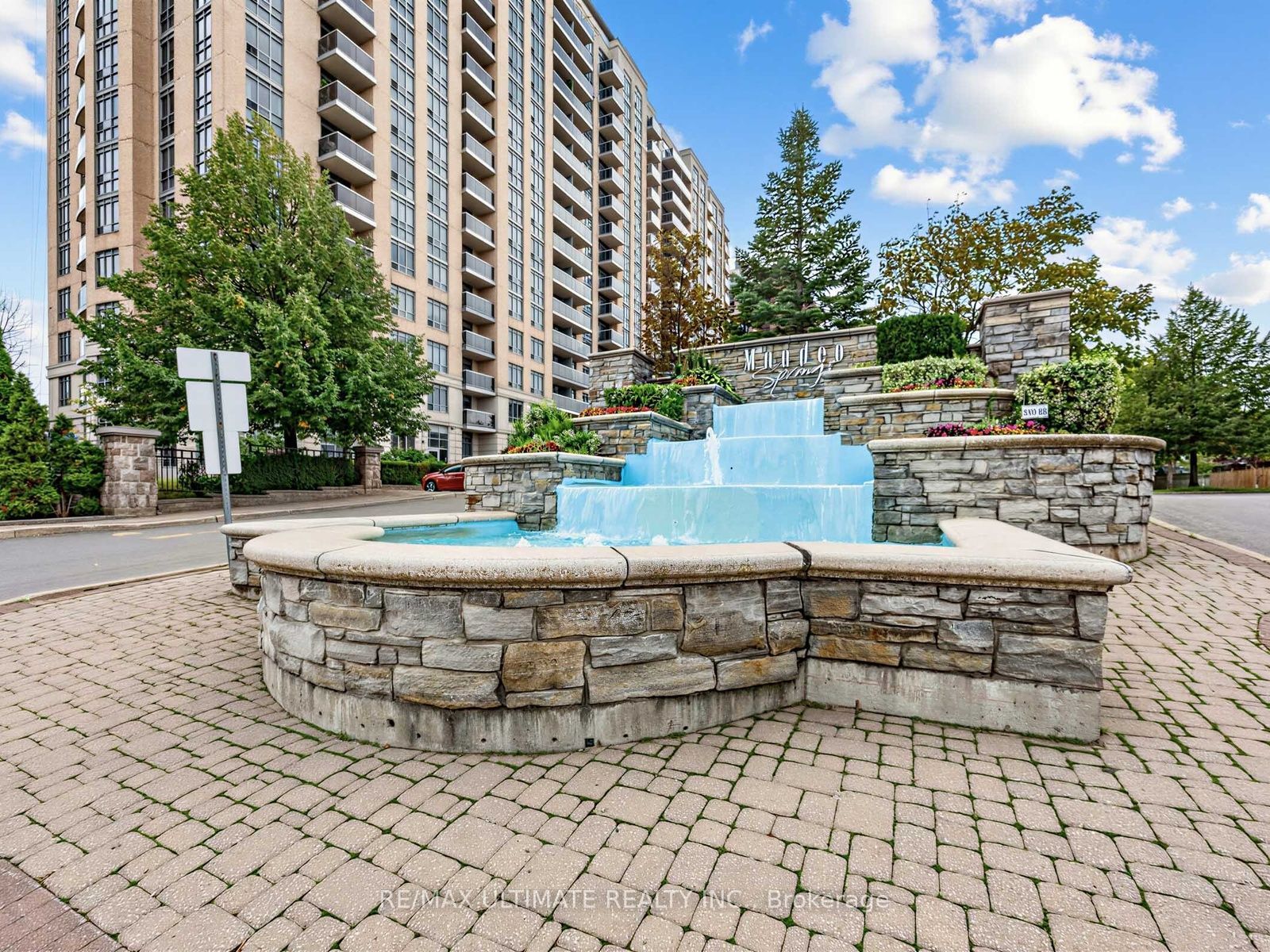 18 Mondeo Drive 1229, Toronto, ON M1P 5C8 photo 2