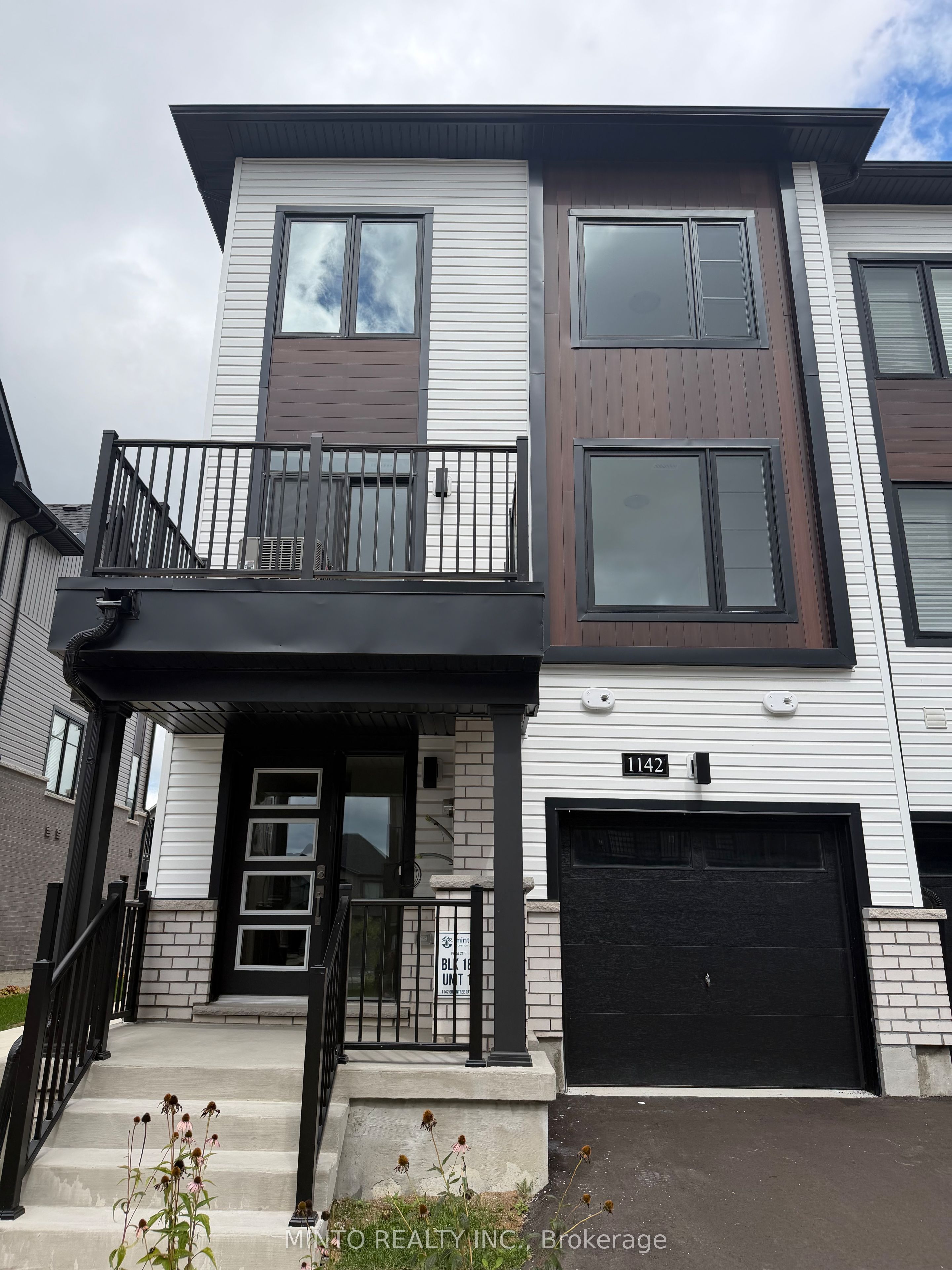 1142 Greentree Path, Oshawa, ON L1L 0X1