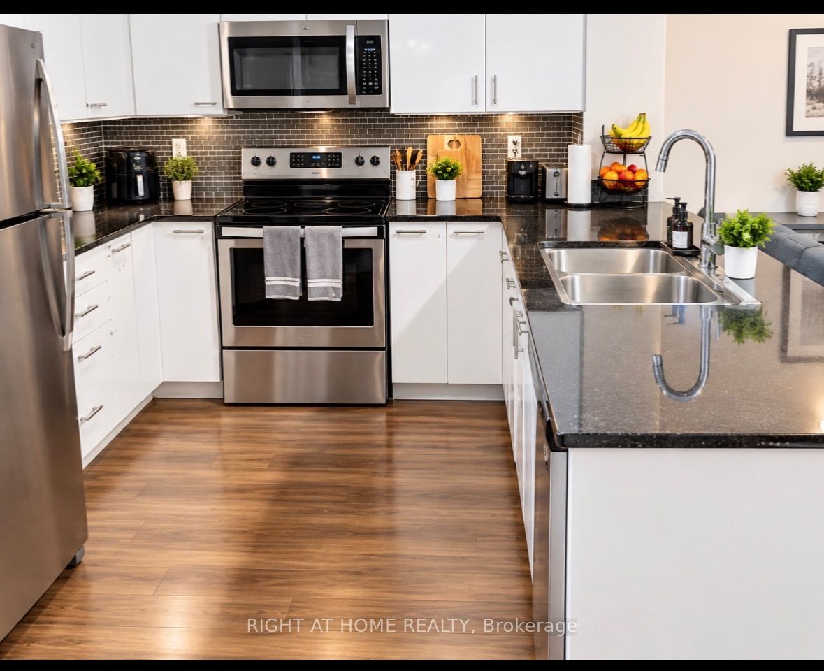 2152 Lawrence Avenue E 910, Toronto, ON M1R 0B5 photo 2