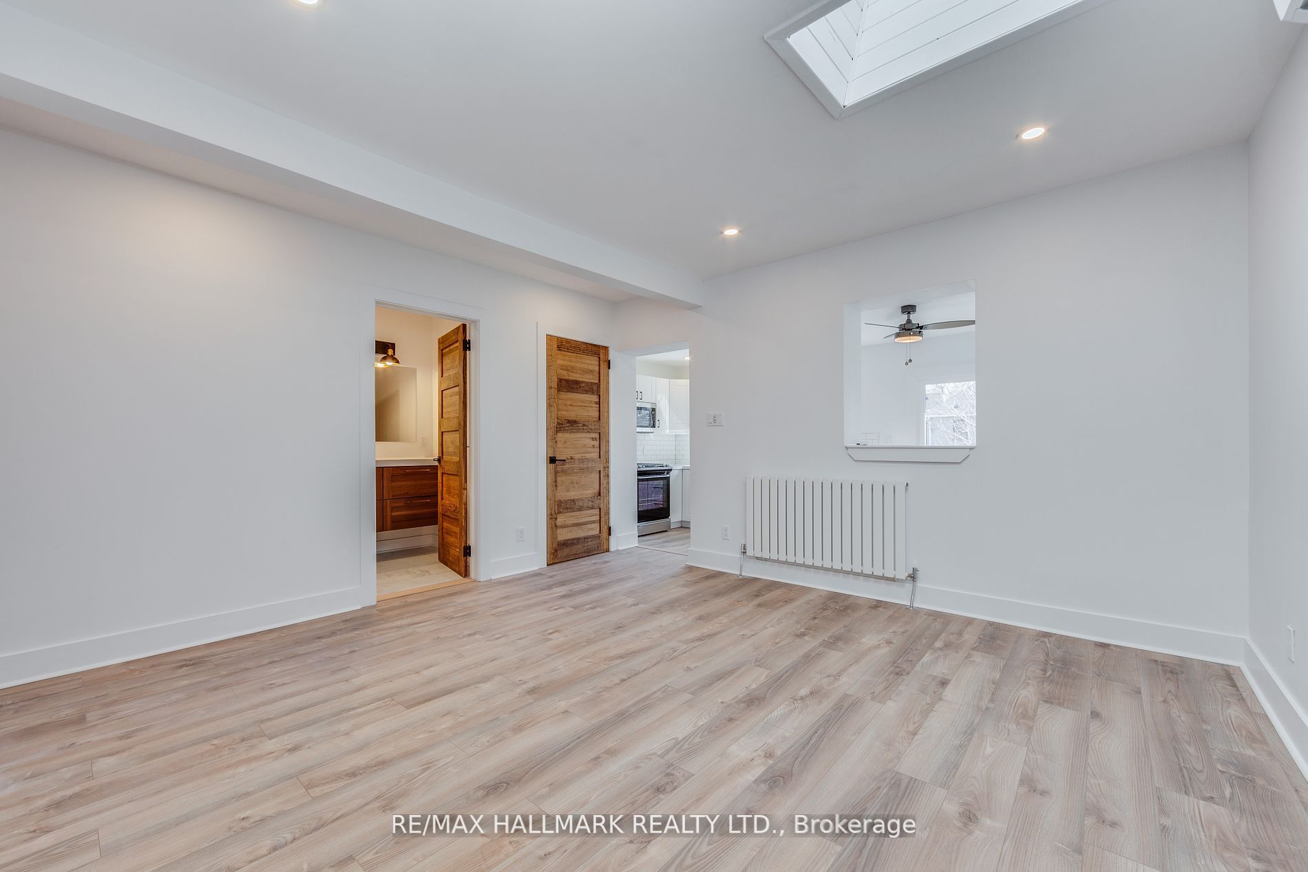 327 Kenilworth Avenue Upper, Toronto, ON M4L 3S9 photo 2