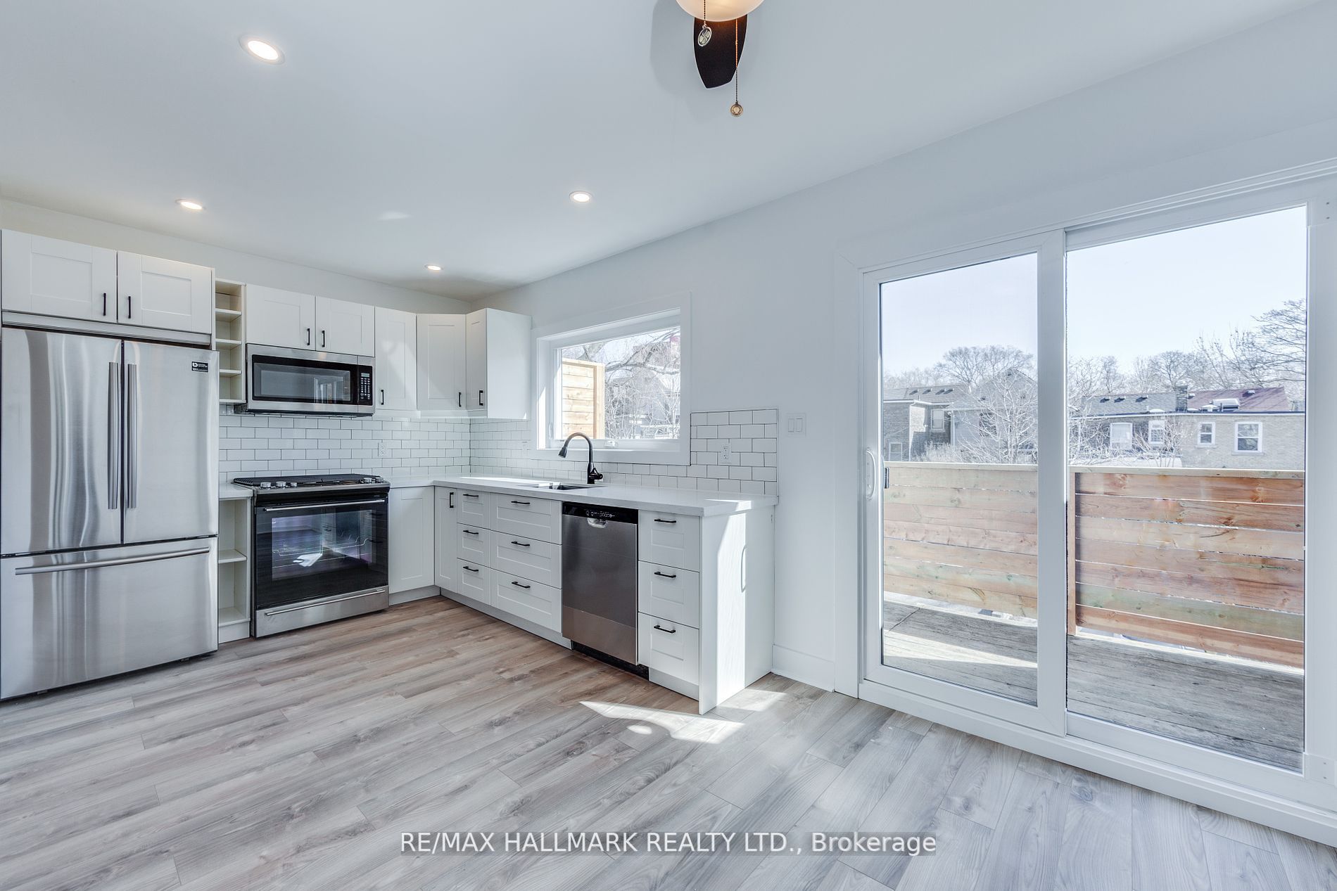 327 Kenilworth Avenue Upper, Toronto, ON M4L 3S9 photo 3