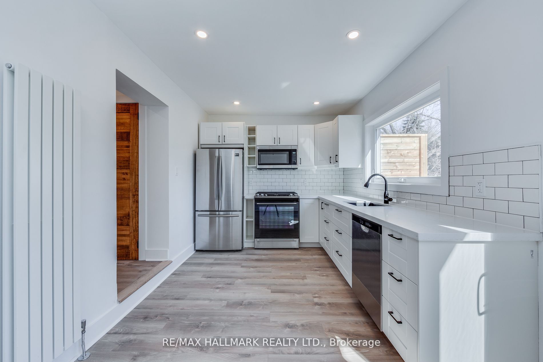 327 Kenilworth Avenue Upper, Toronto, ON M4L 3S9 photo 4