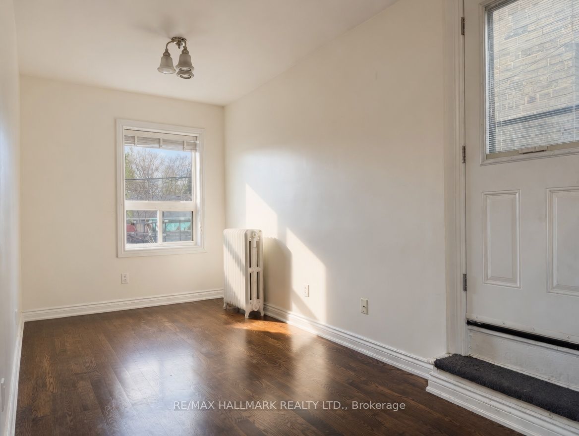 2038 Danforth Avenue 2, Toronto, ON M4C 1J6 photo 3