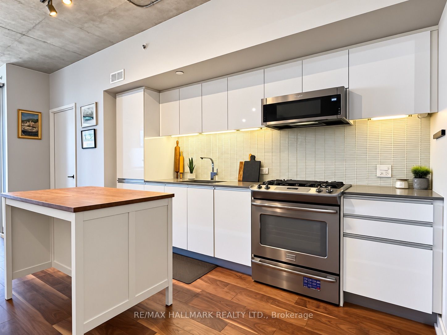 1190 Dundas Street E 219, Toronto, ON M4M 0C5 photo 3