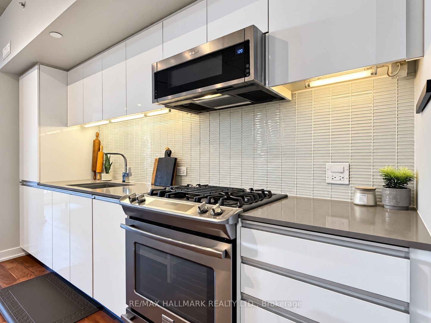 1190 Dundas Street E 219, Toronto, ON M4M 0C5 photo 4