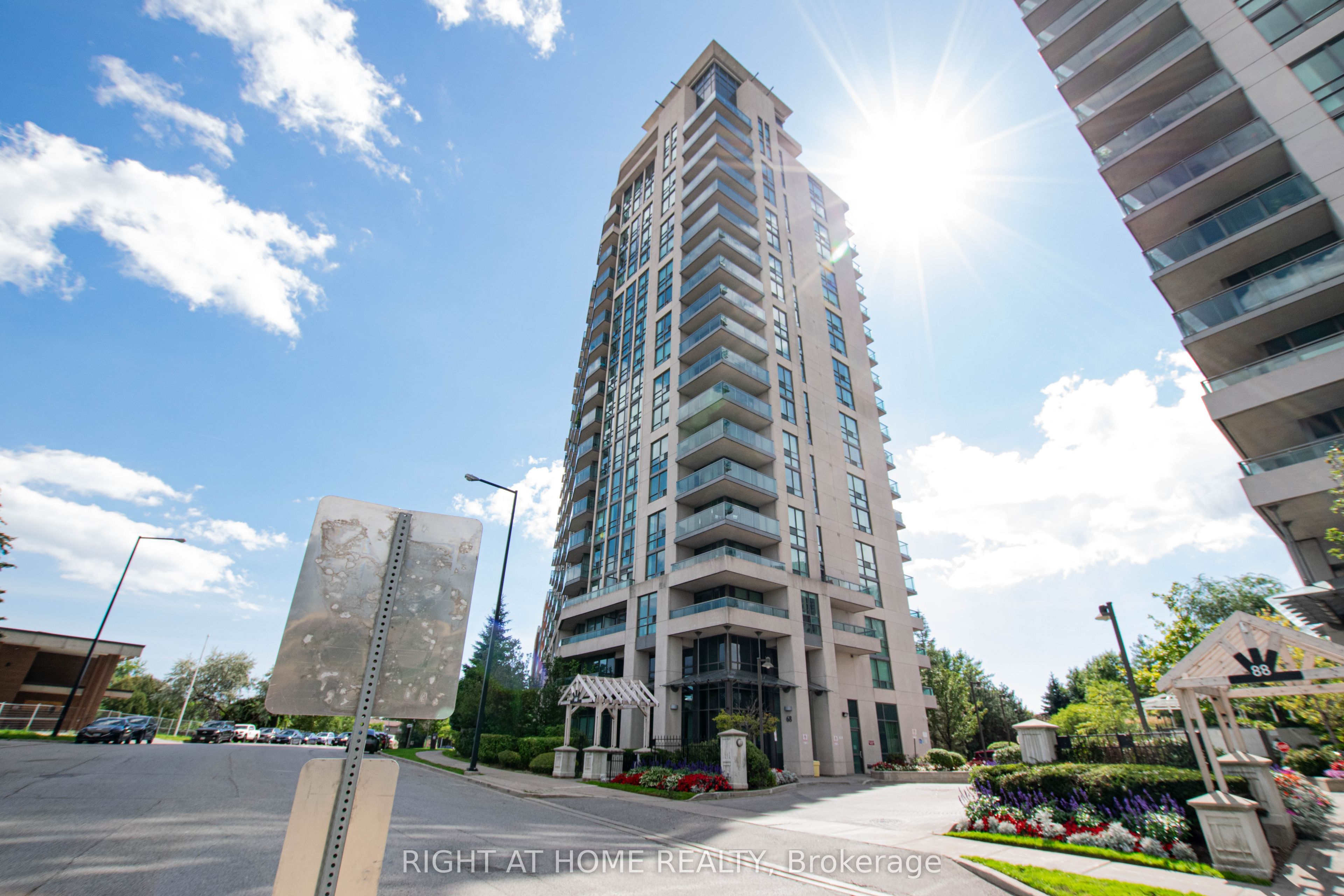 68 Grangeway Avenue 1901, Toronto, ON M1H 0A1