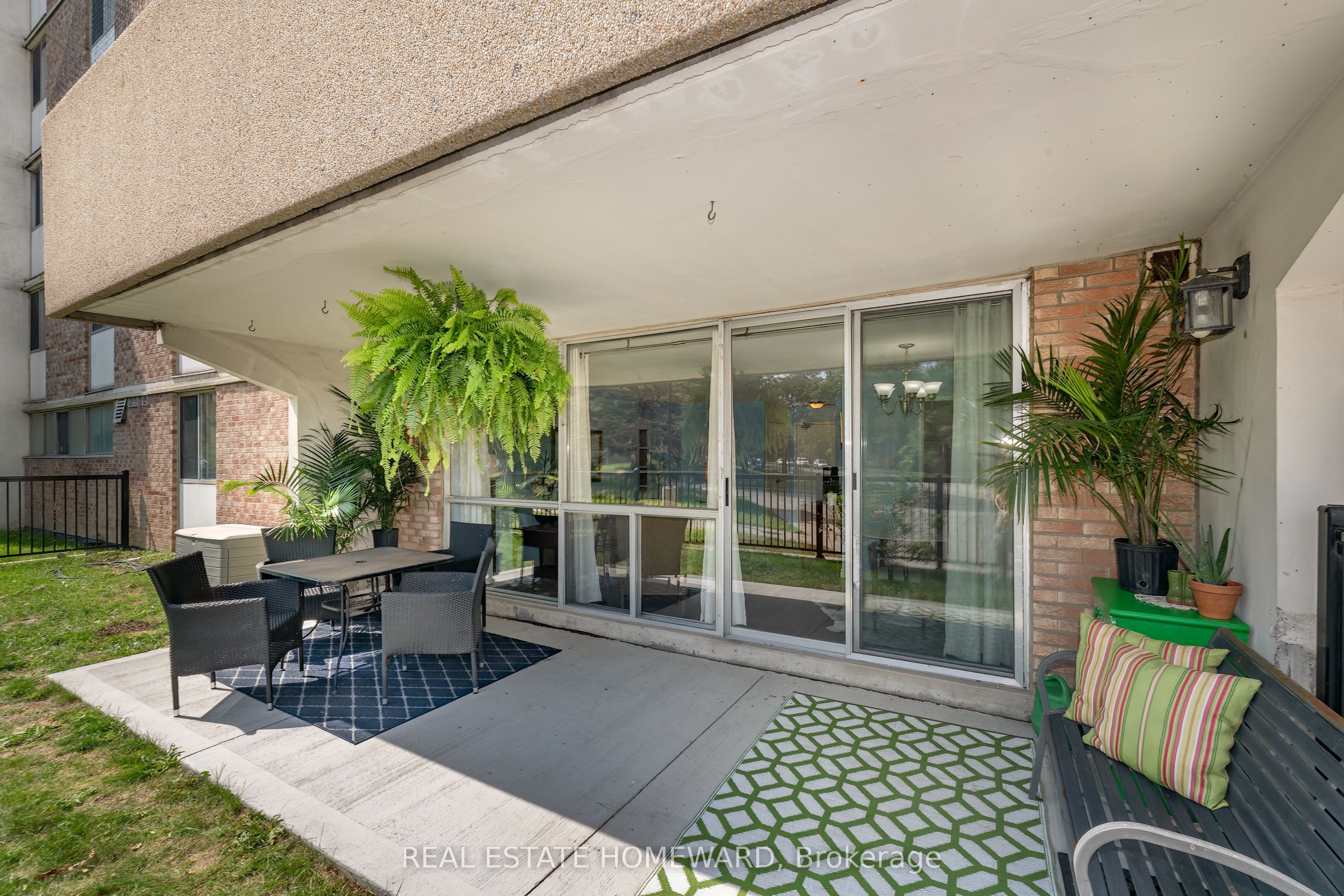 120 Dundalk Drive 105, Toronto, ON M1P 4V9