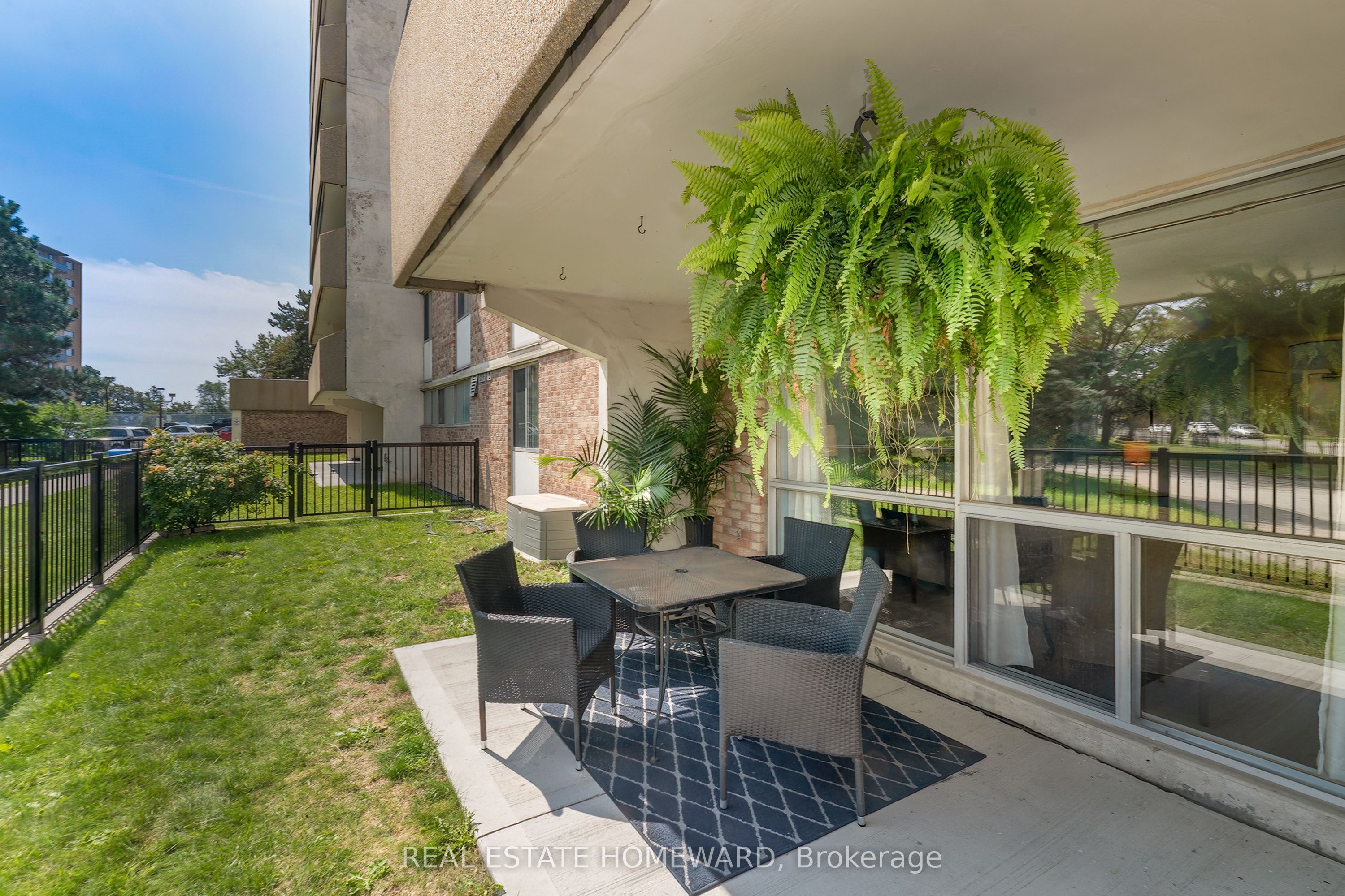 120 Dundalk Drive 105, Toronto, ON M1P 4V9 photo 3