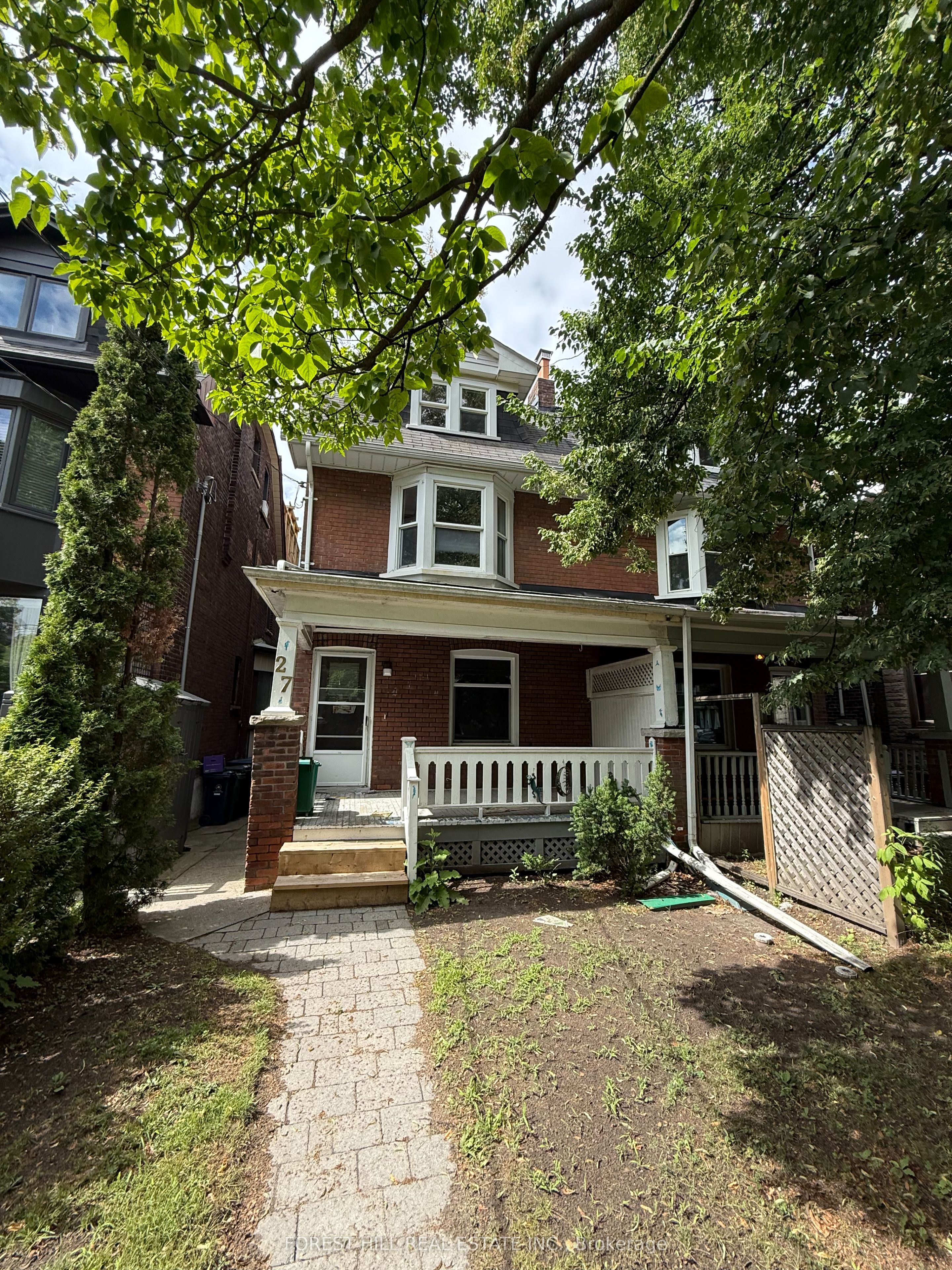 27 Dixon Avenue, Toronto, ON M4L 1N2