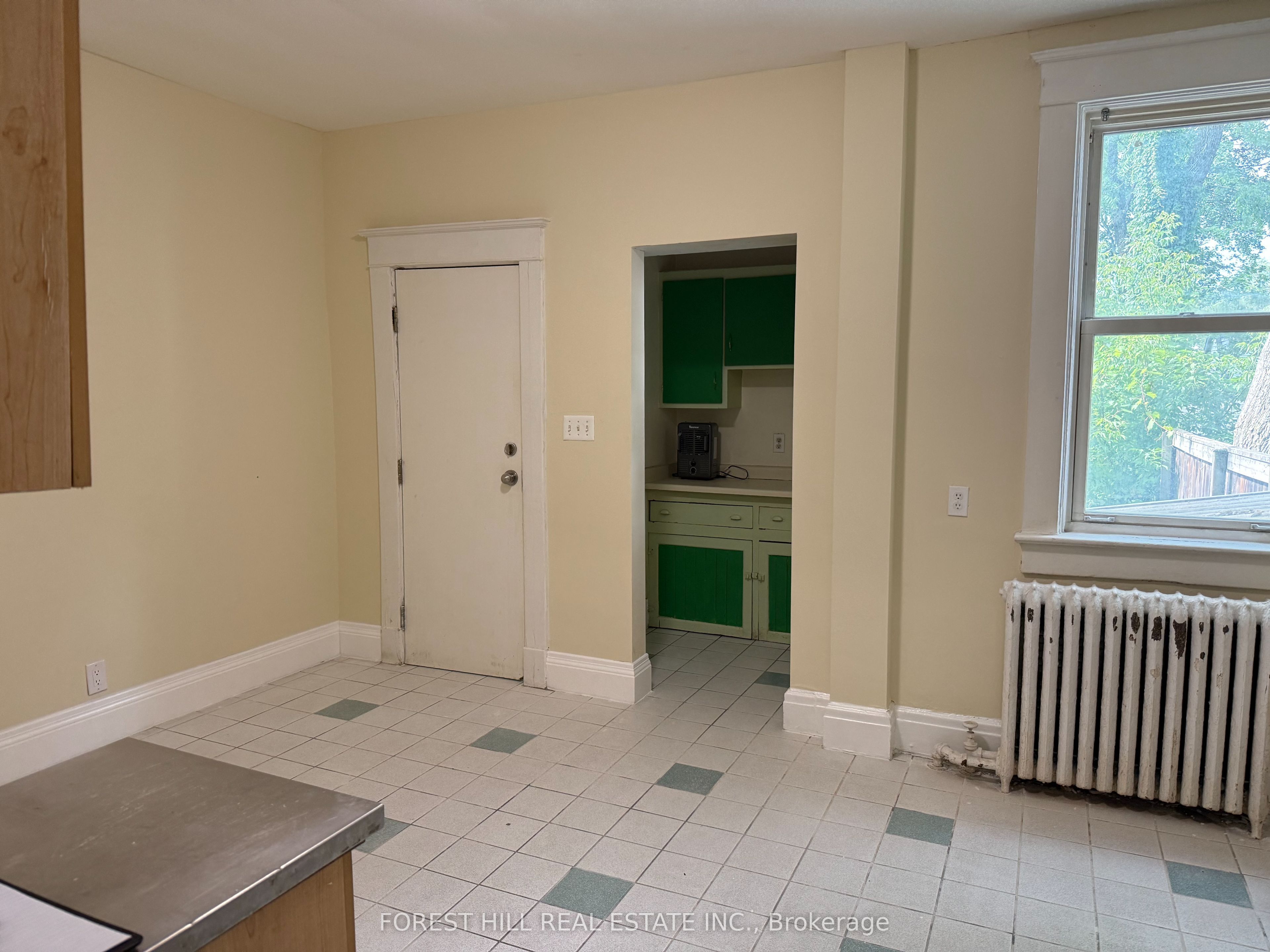 27 Dixon Avenue, Toronto, ON M4L 1N2 photo 4