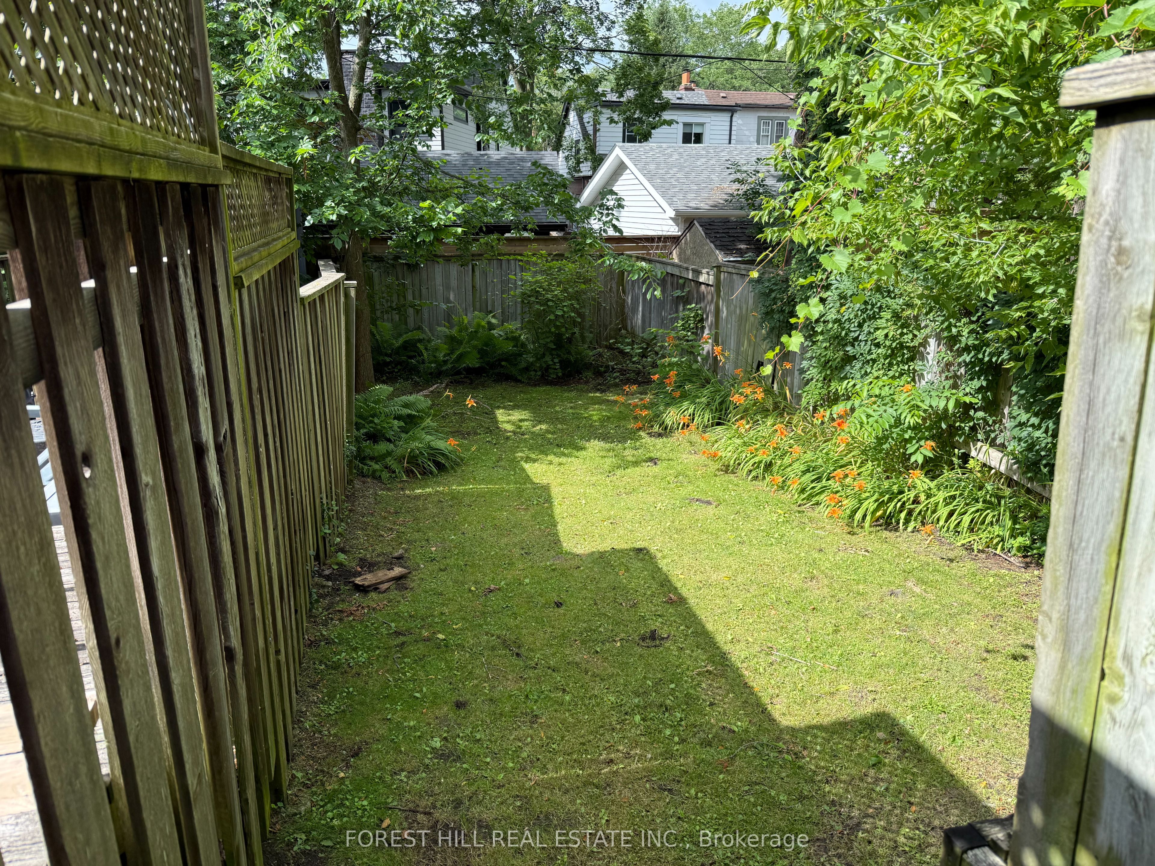 27 Dixon Avenue, Toronto, ON M4L 1N2 photo 5