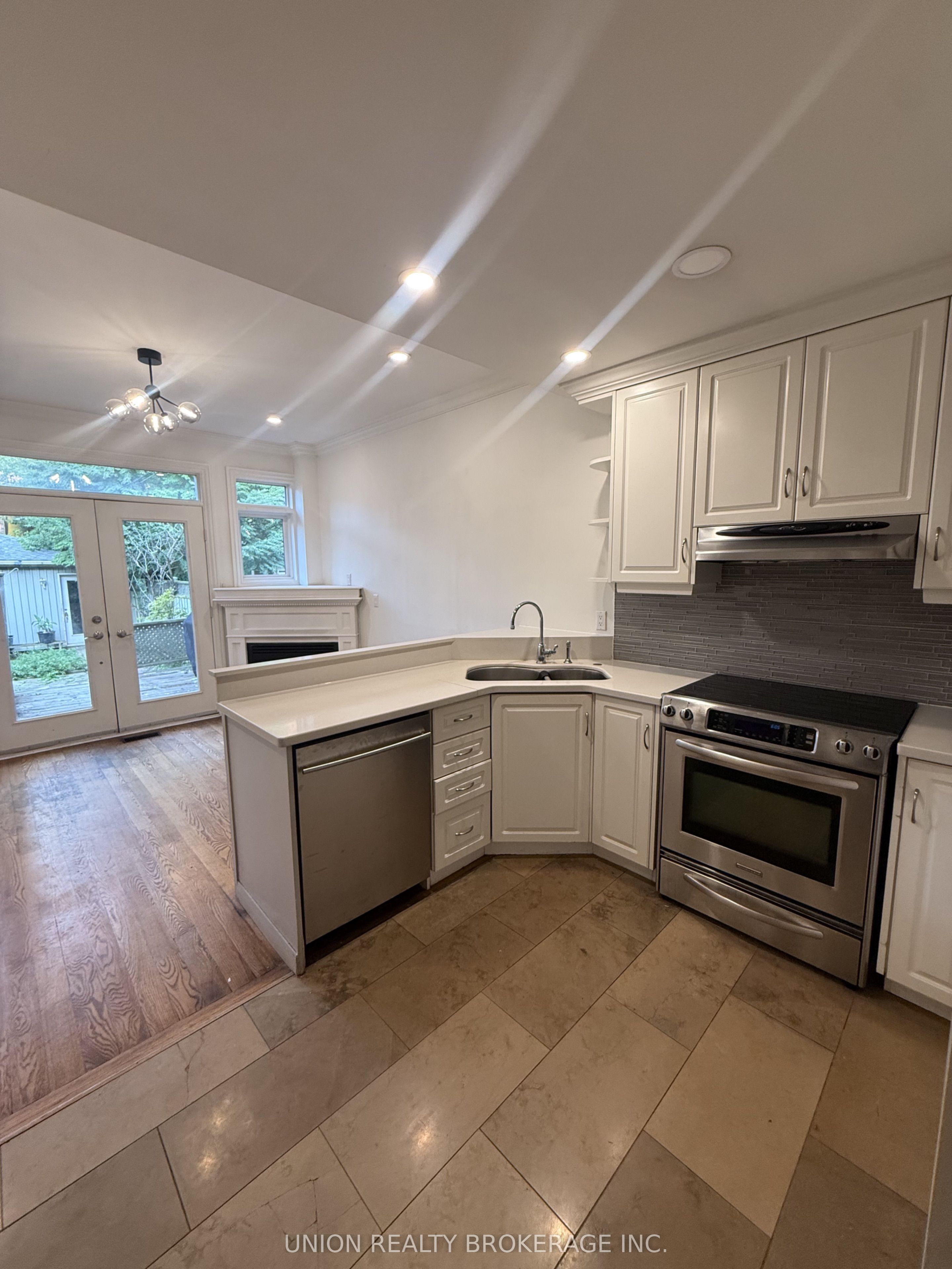 105A Gough Avenue, Toronto, ON M4K 3N9 photo 5