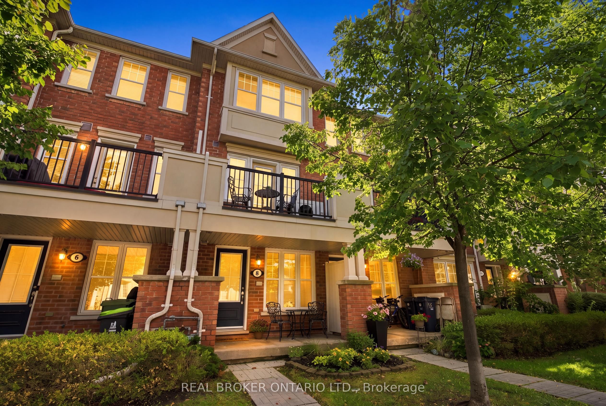 8 Ayers Crescent, Toronto, ON M1L 0G6