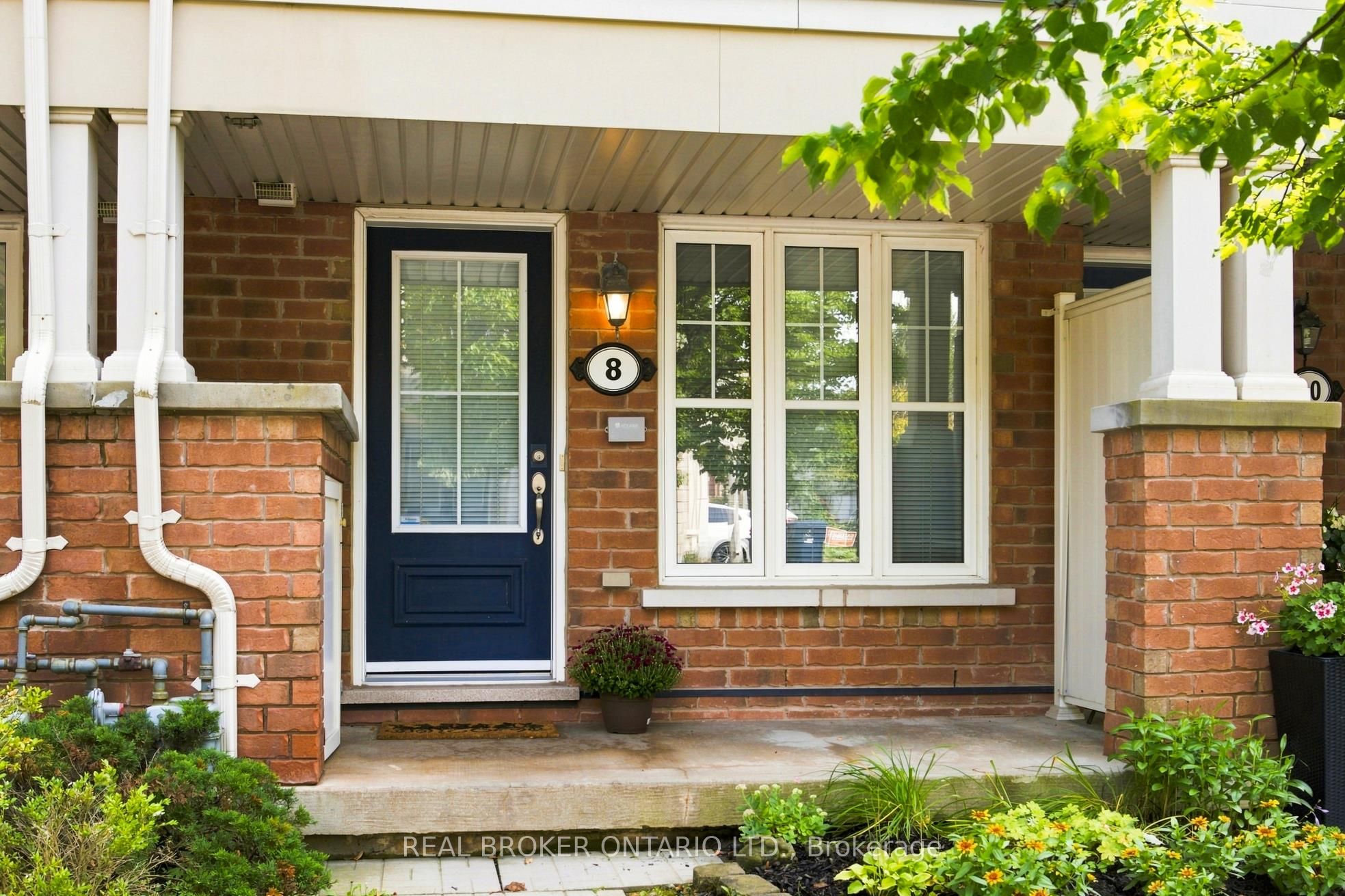8 Ayers Crescent, Toronto, ON M1L 0G6 photo 2