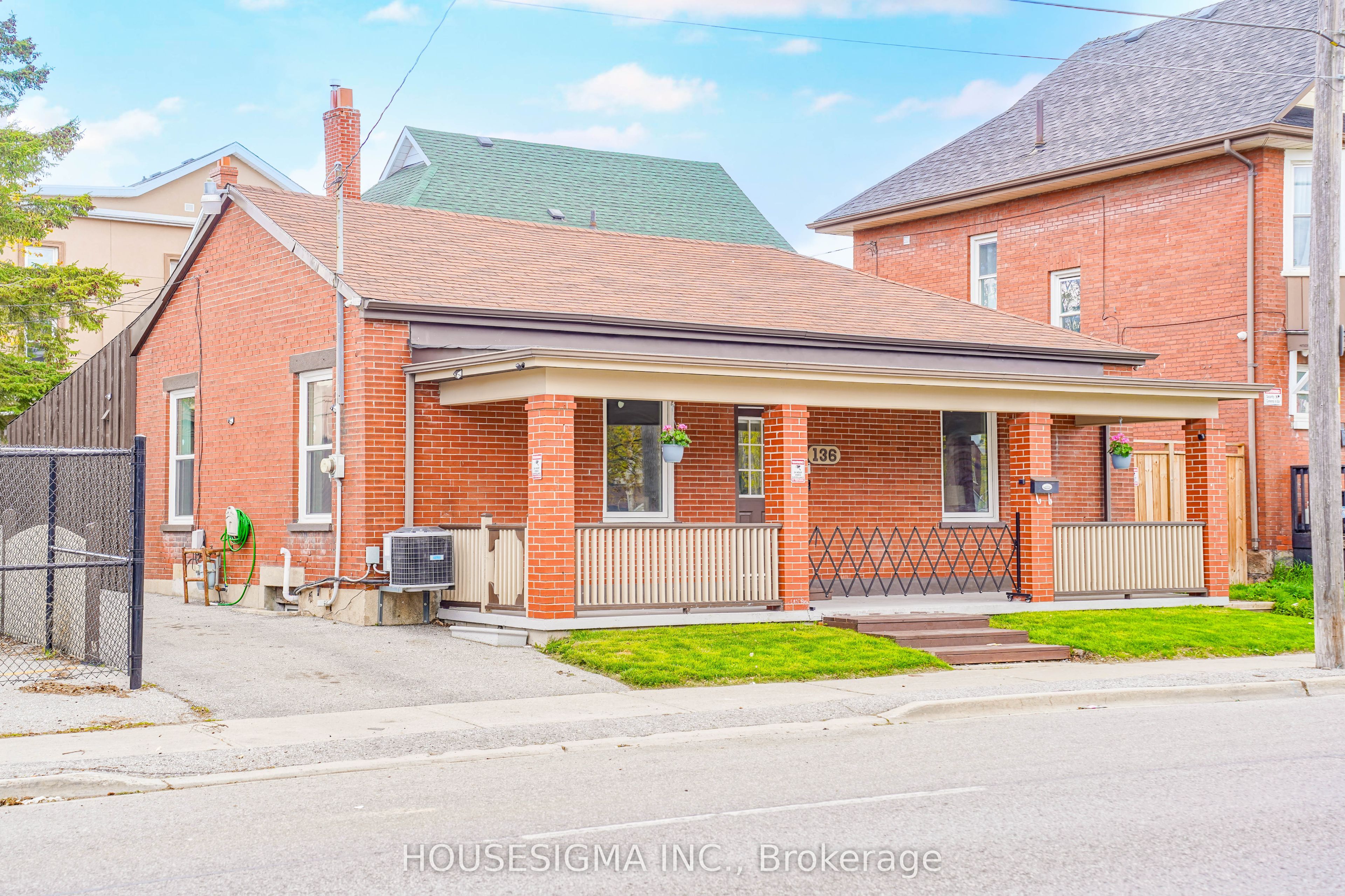 136 Celina Street, Oshawa, ON L1H 4N5