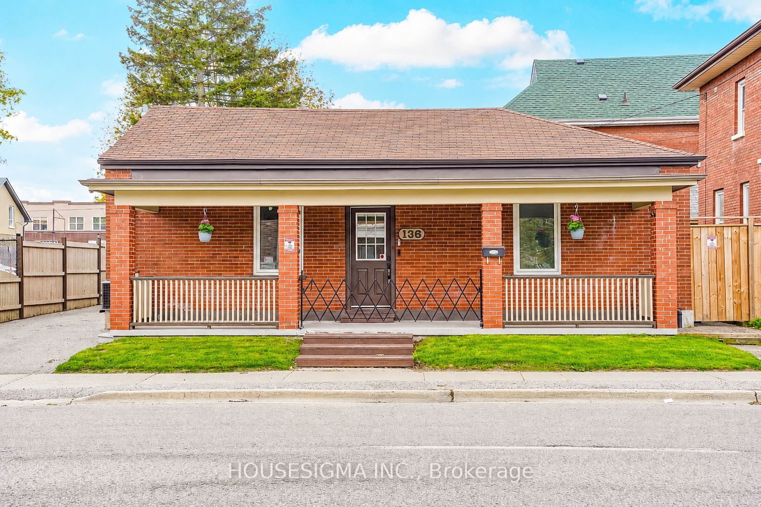 136 Celina Street, Oshawa, ON L1H 4N5 photo 2