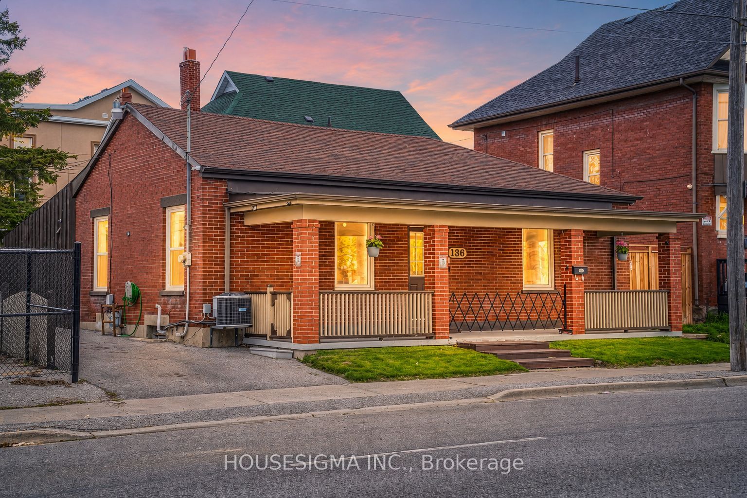 136 Celina Street, Oshawa, ON L1H 4N5 photo 4