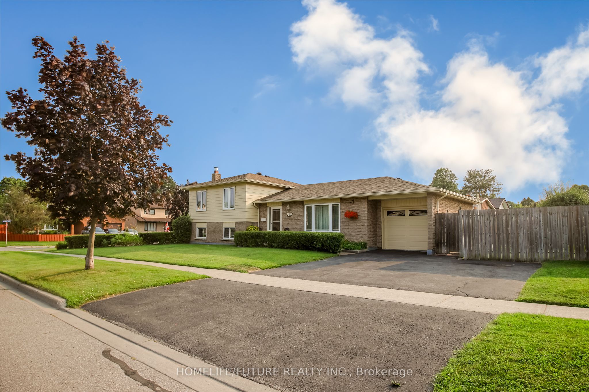 207 Michael Boulevard, Whitby, ON L1N 6B5