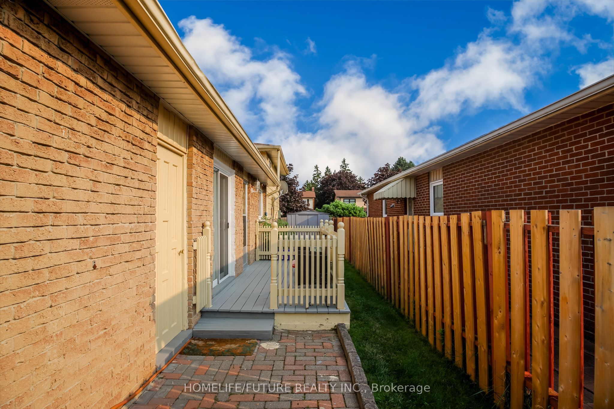 207 Michael Boulevard, Whitby, ON L1N 6B5 photo 3