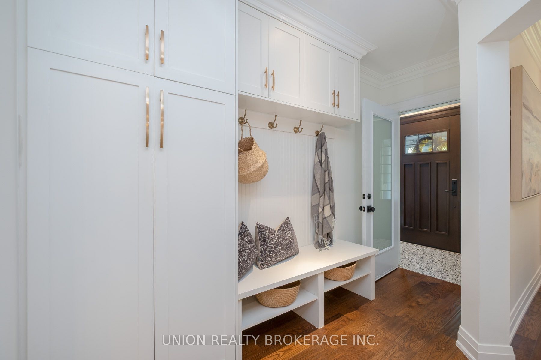 55 Pine Crescent, Toronto, ON M4E 1L3 photo 2