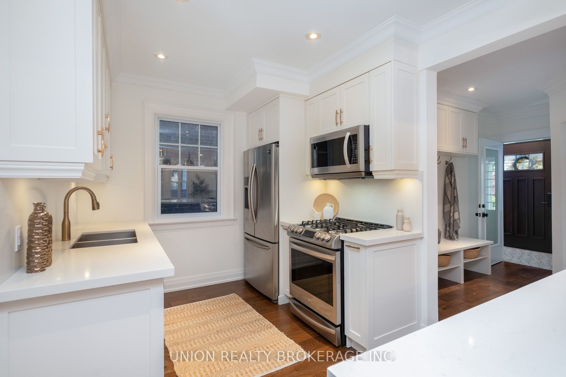 55 Pine Crescent, Toronto, ON M4E 1L3 photo 4