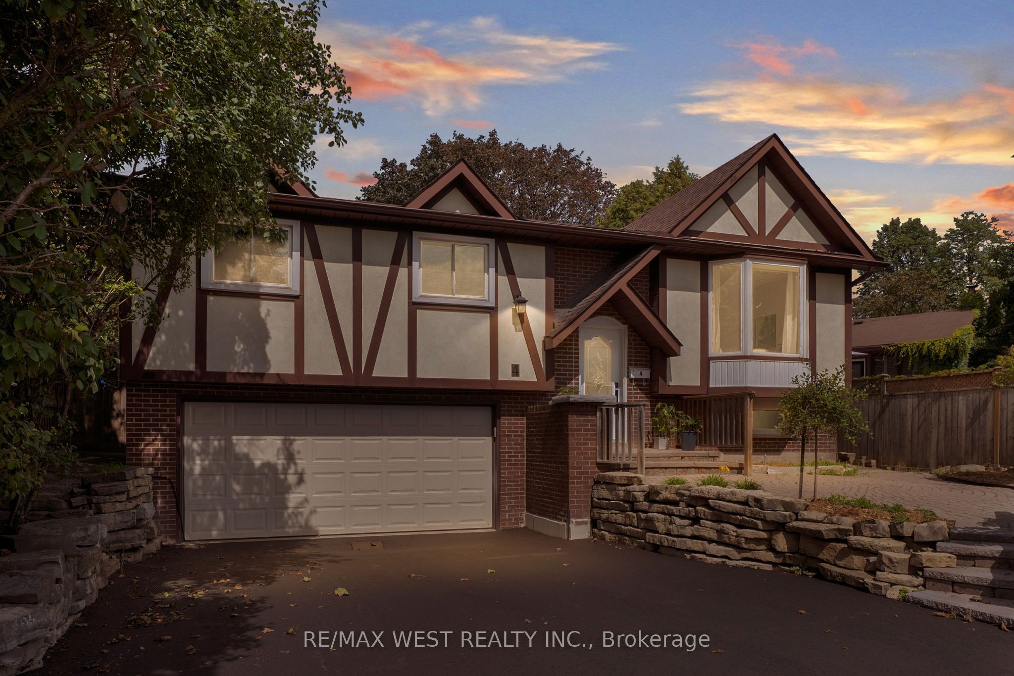 4 Flemington Court, Whitby, ON L1N 5X2 photo 2