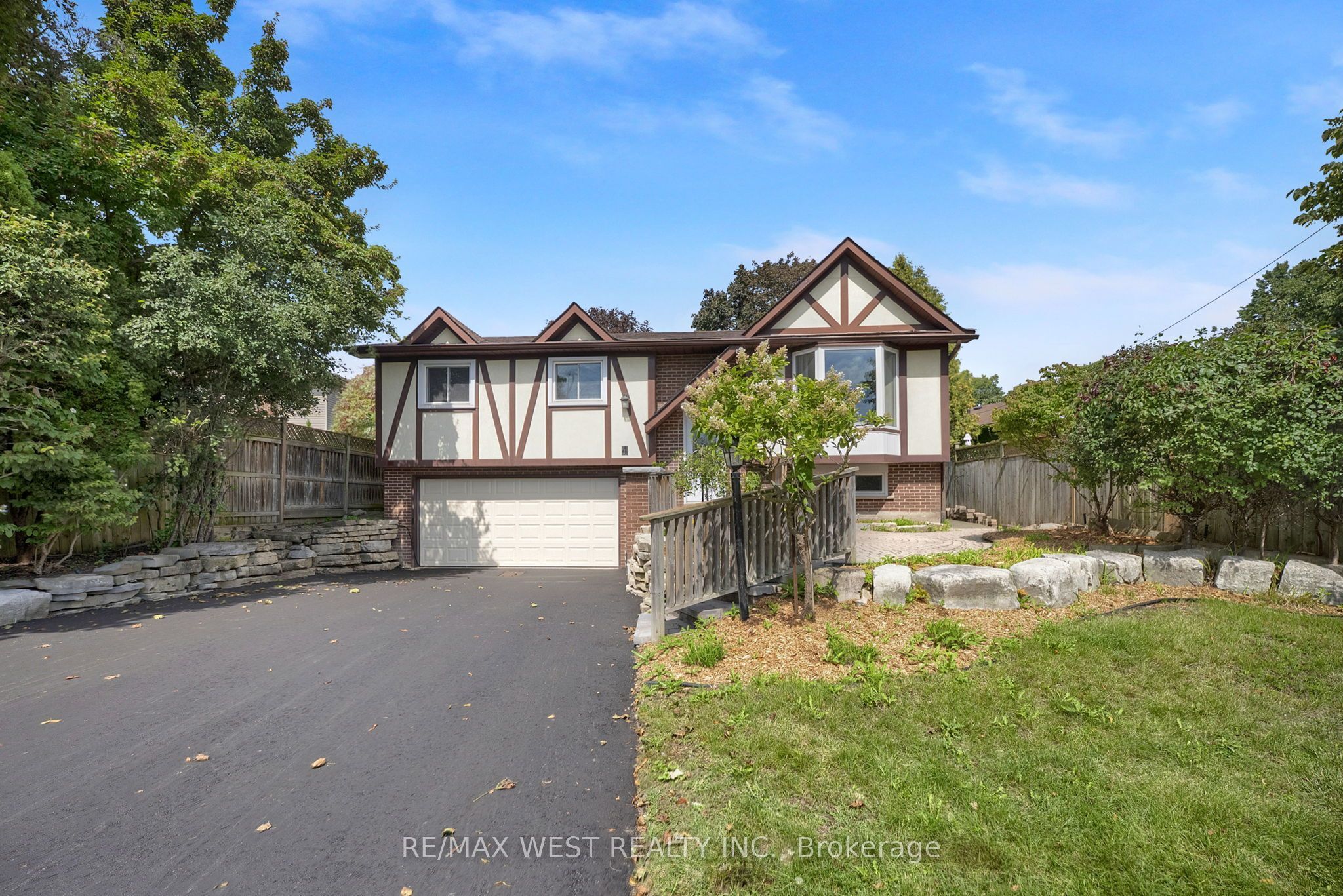 4 Flemington Court, Whitby, ON L1N 5X2 photo 3