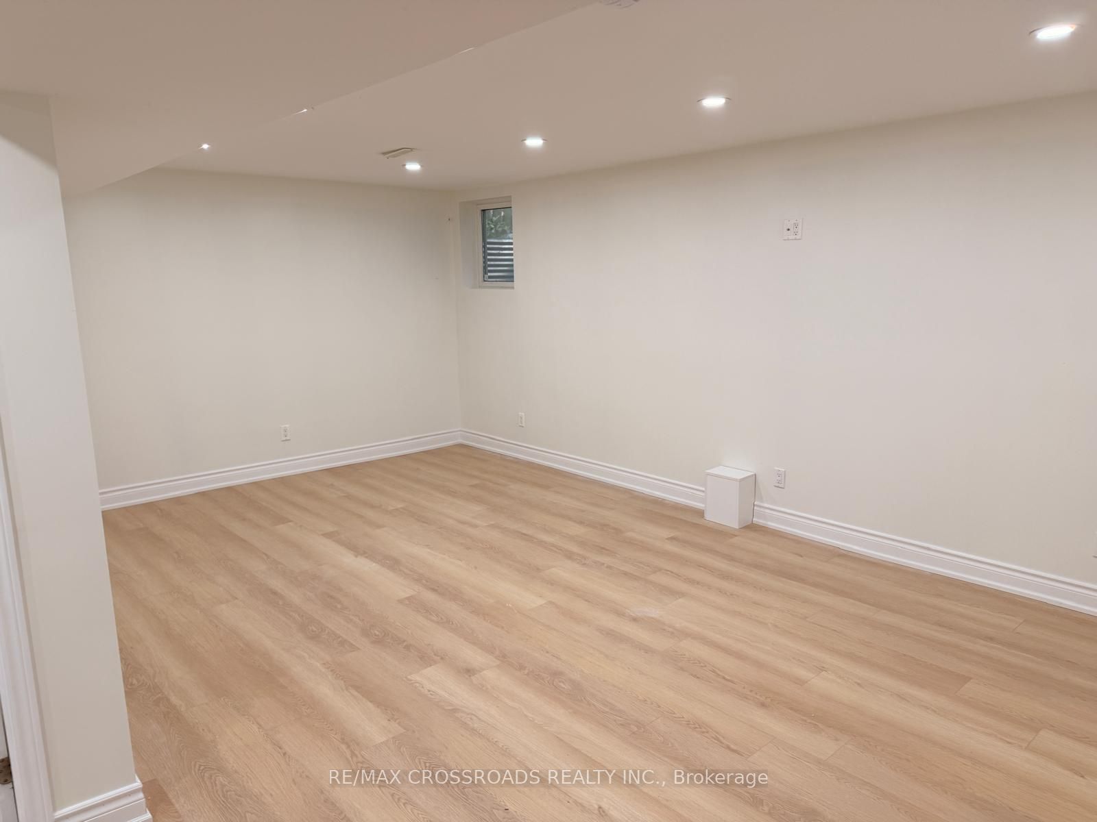 88 Ravenscroft Road Basement, Ajax, ON L1T 1X2 photo 5