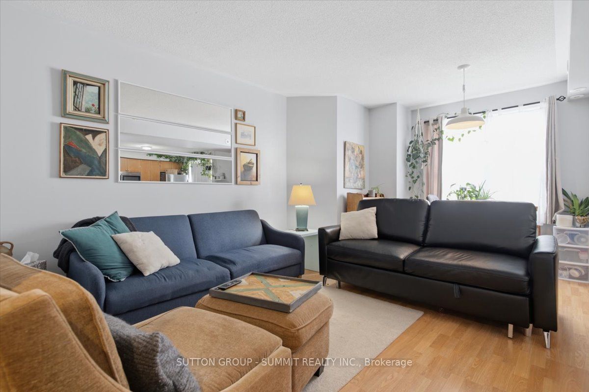 25 Strangford Lane 201, Toronto, ON M1L 0E5 photo 3