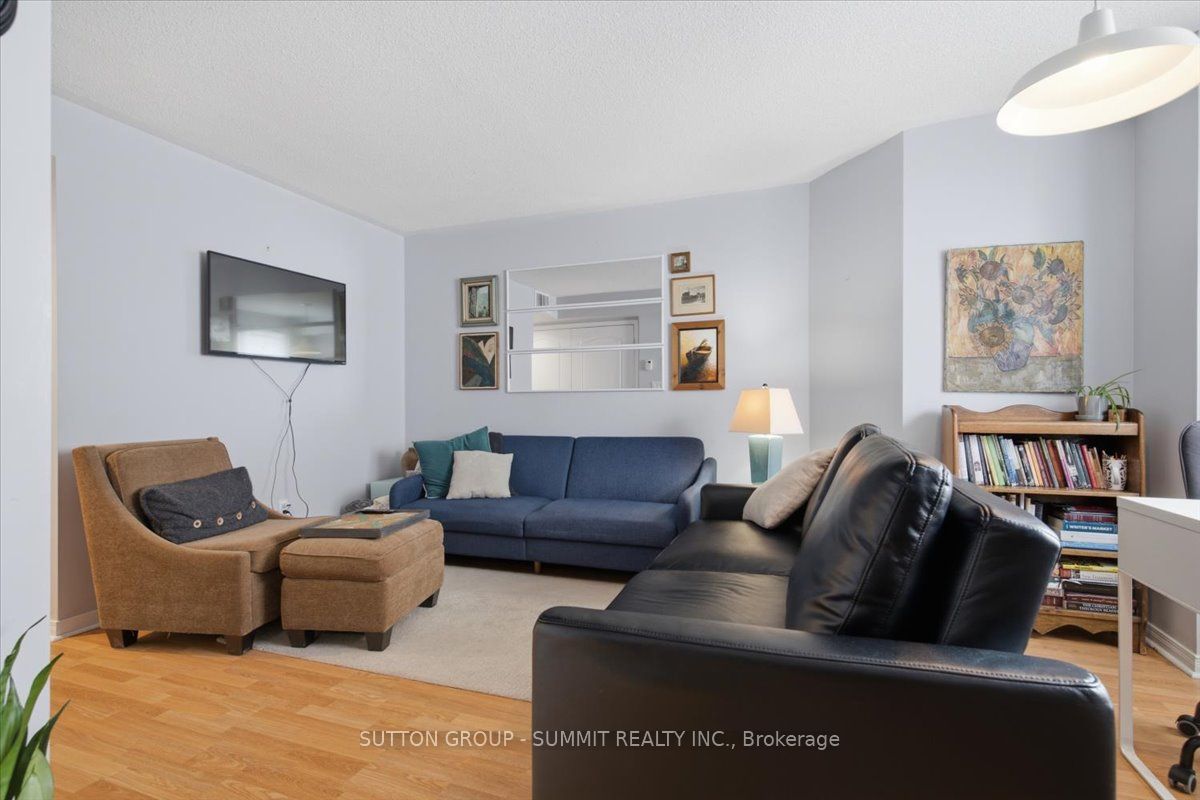 25 Strangford Lane 201, Toronto, ON M1L 0E5 photo 4