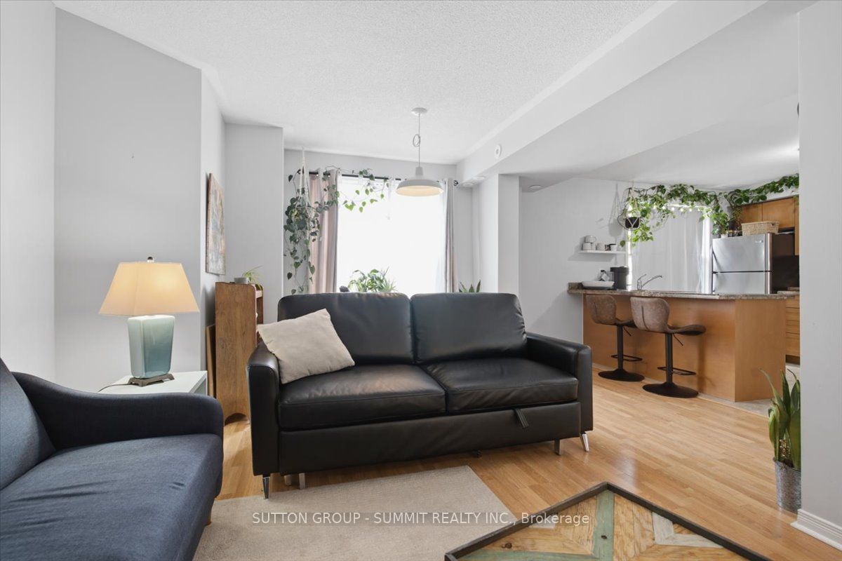 25 Strangford Lane 201, Toronto, ON M1L 0E5 photo 5