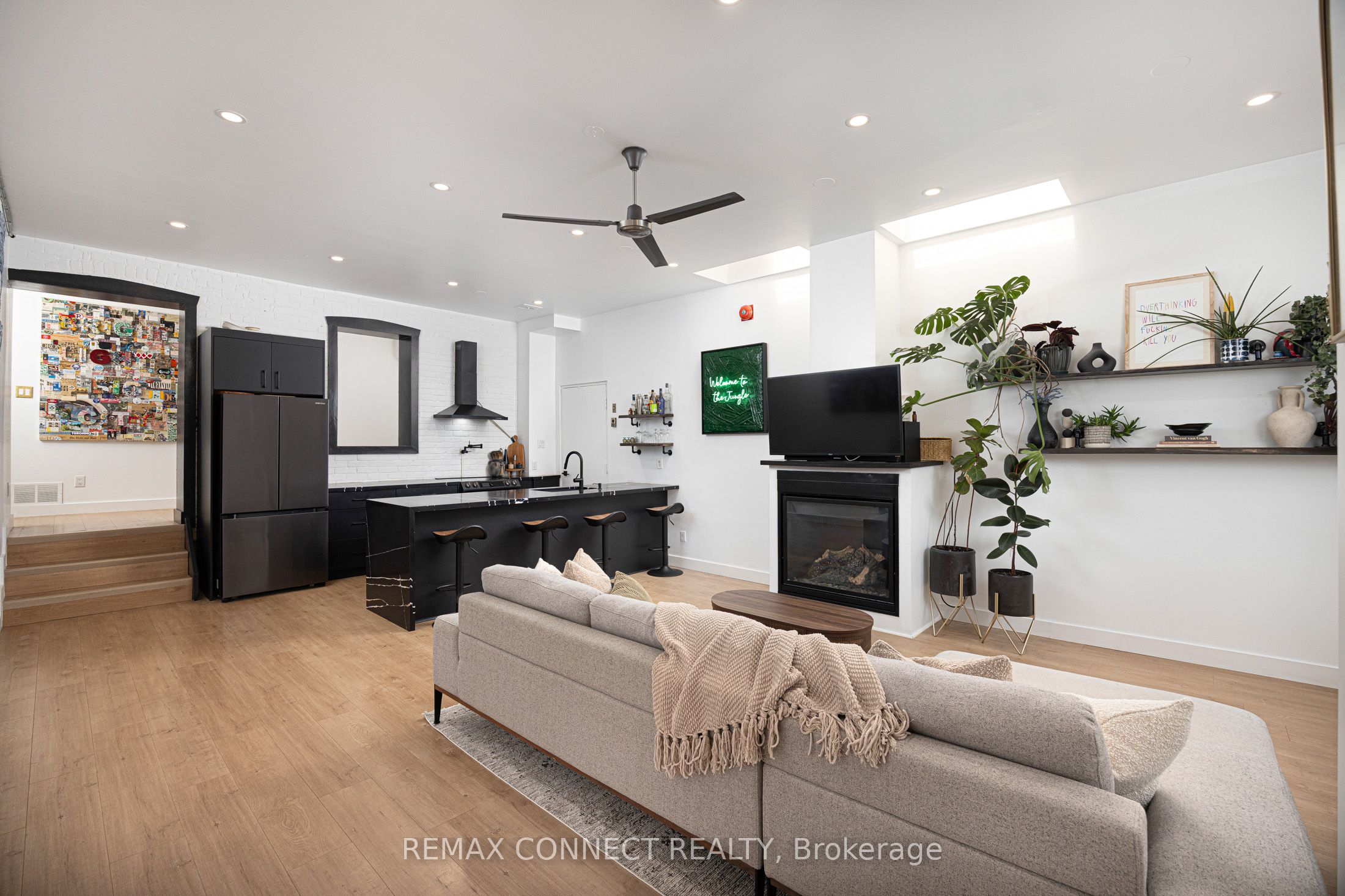 99 Coleman Avenue 106, Toronto, ON M4C 1P8 photo 2