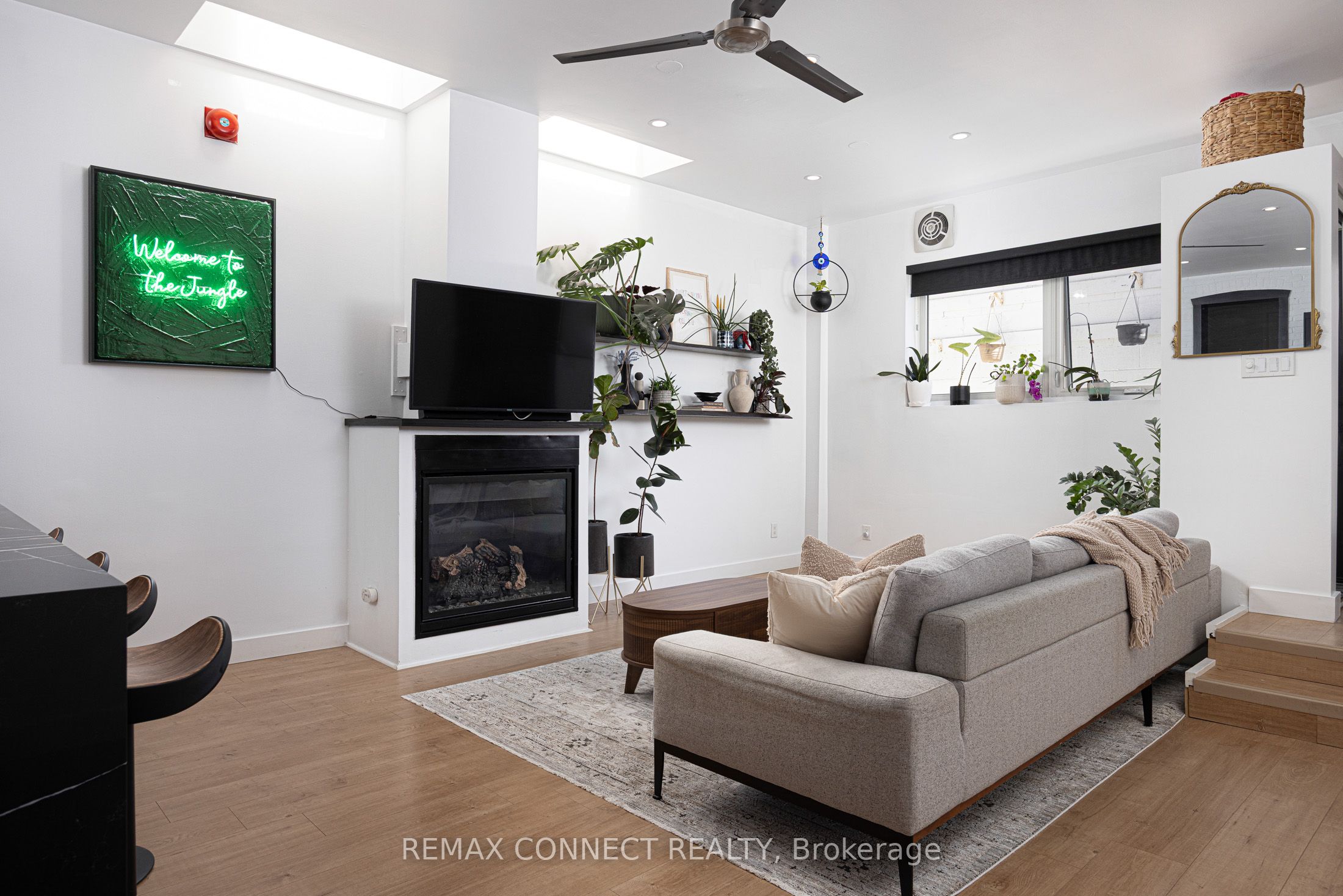 99 Coleman Avenue 106, Toronto, ON M4C 1P8 photo 3
