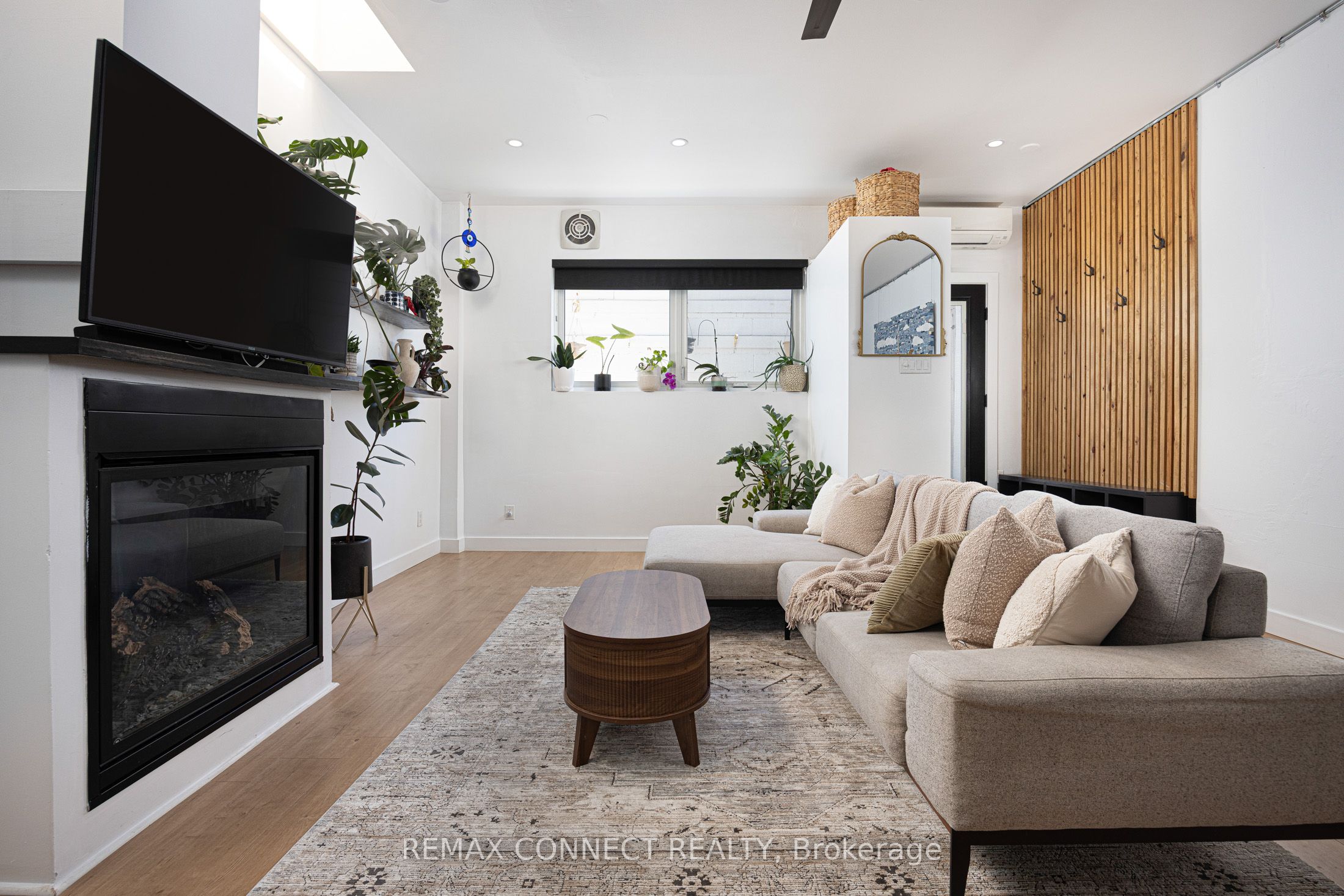 99 Coleman Avenue 106, Toronto, ON M4C 1P8 photo 5