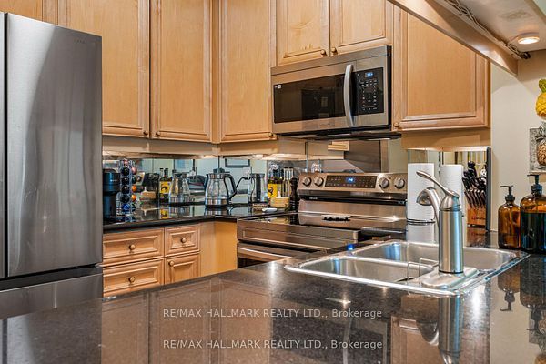 35 Boardwalk Drive 222, Toronto, ON M4L 3Y8 photo 5