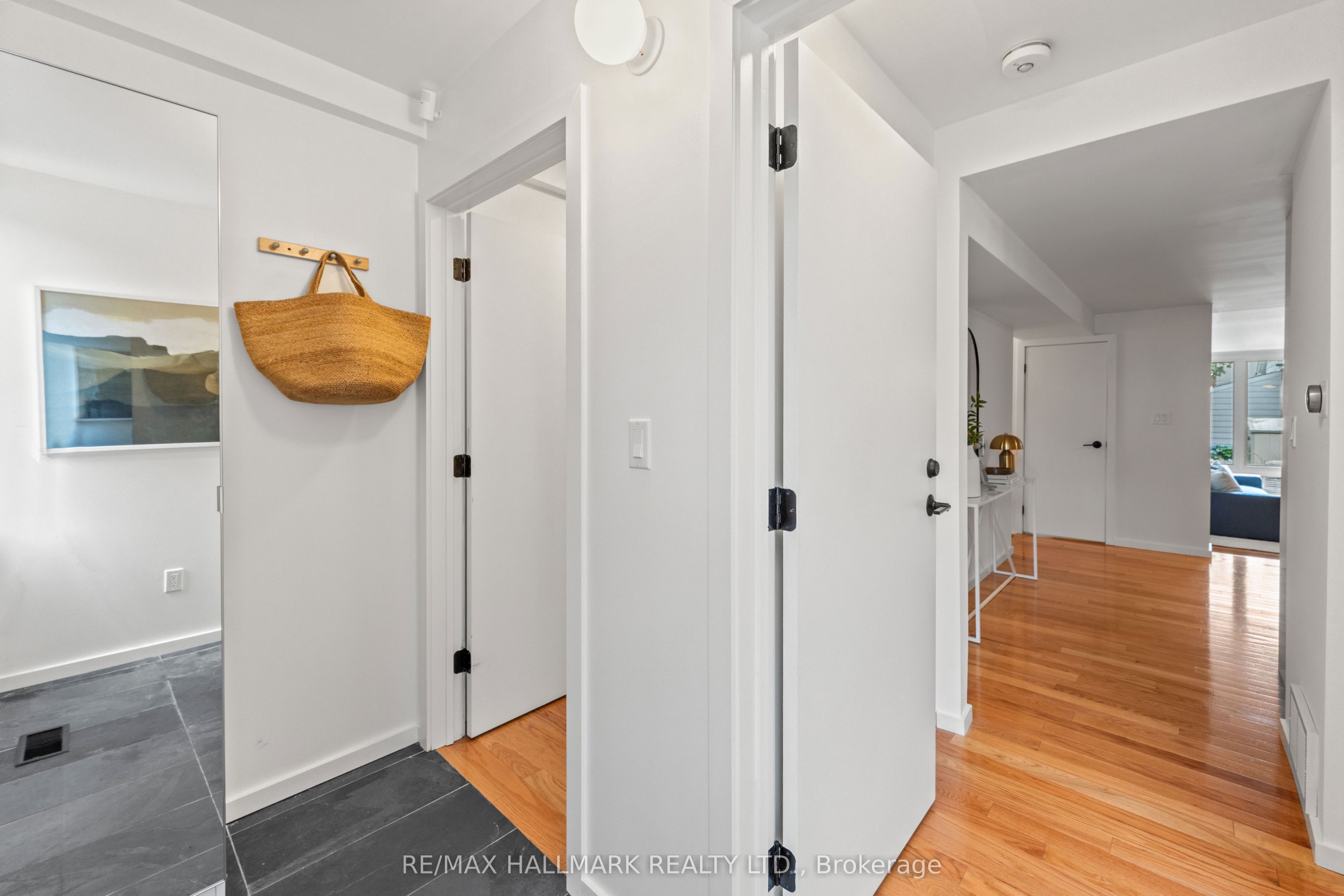 92 Chisholm Avenue, Toronto, ON M4C 4V5 photo 3